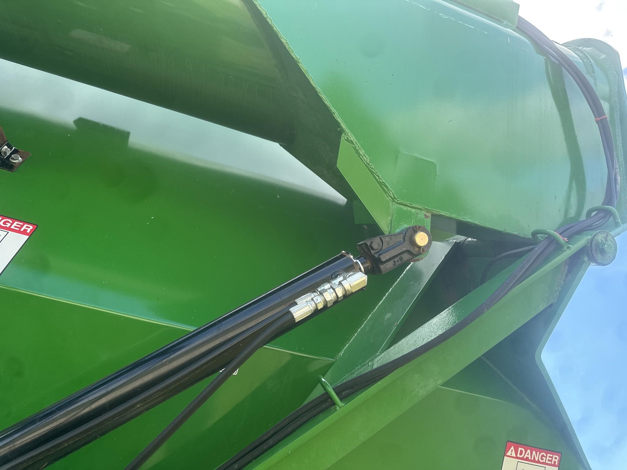  J&M 875-18 Grain Cart