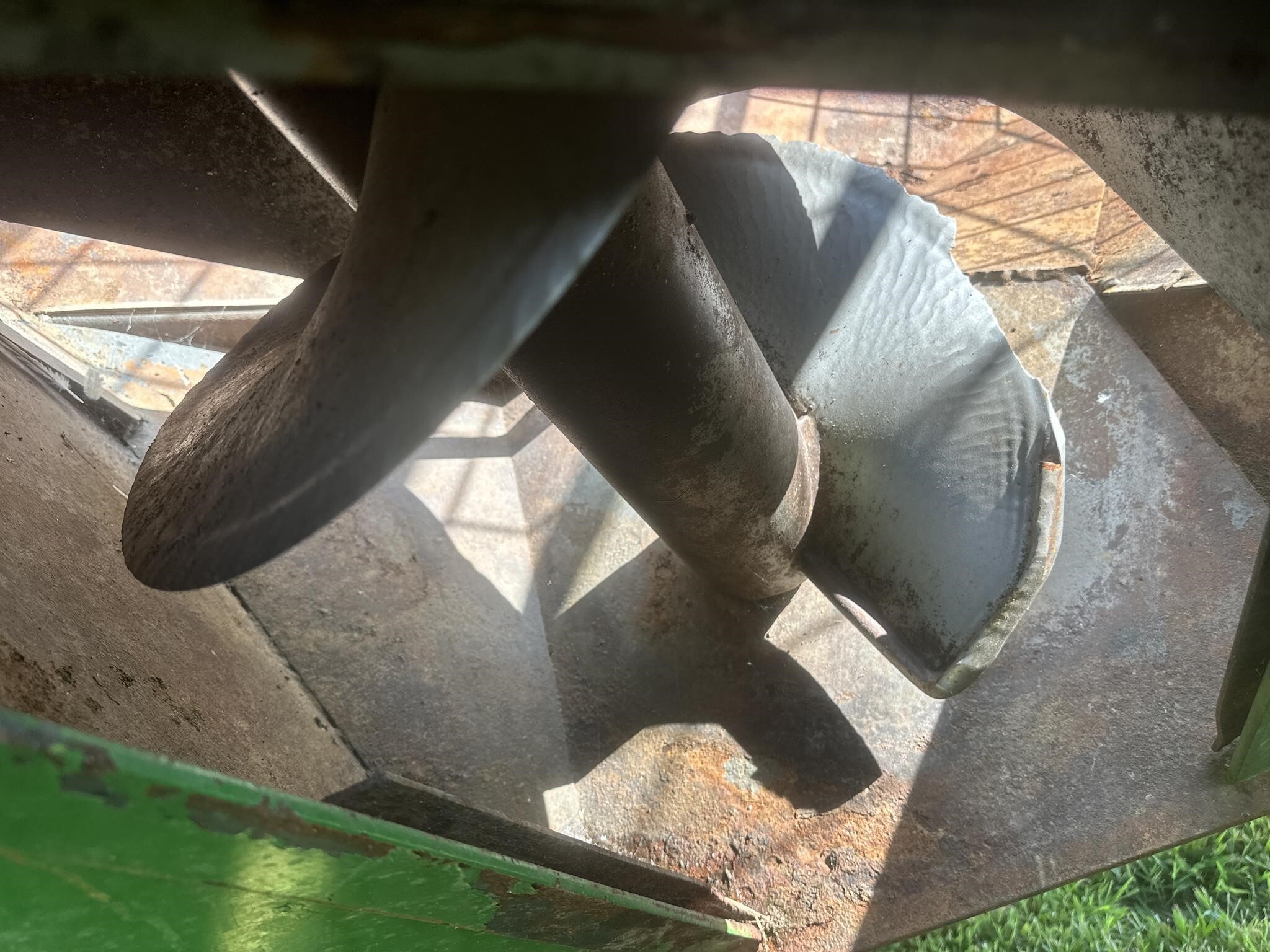  J&M 875-18 Grain Cart