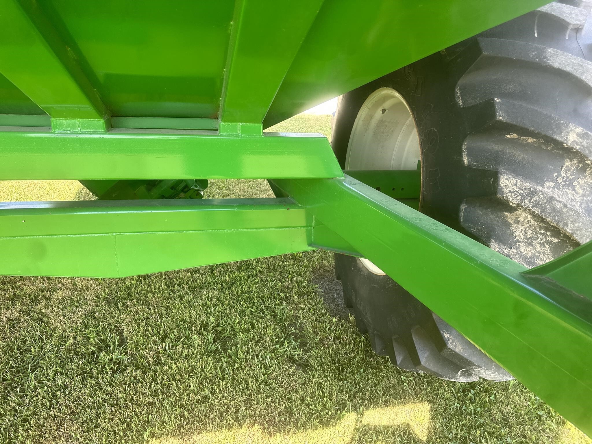  J&M 875-18 Grain Cart