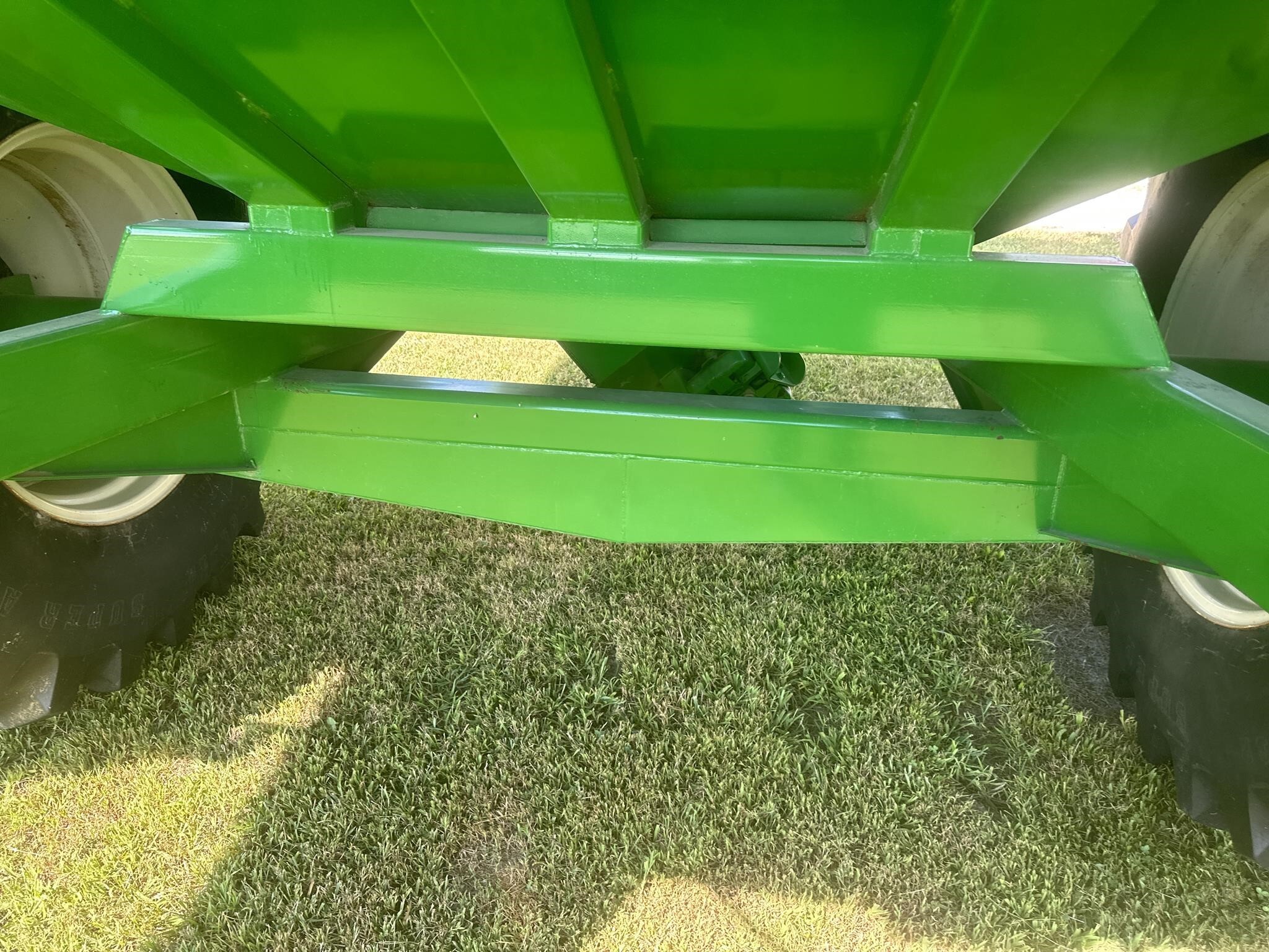  J&M 875-18 Grain Cart