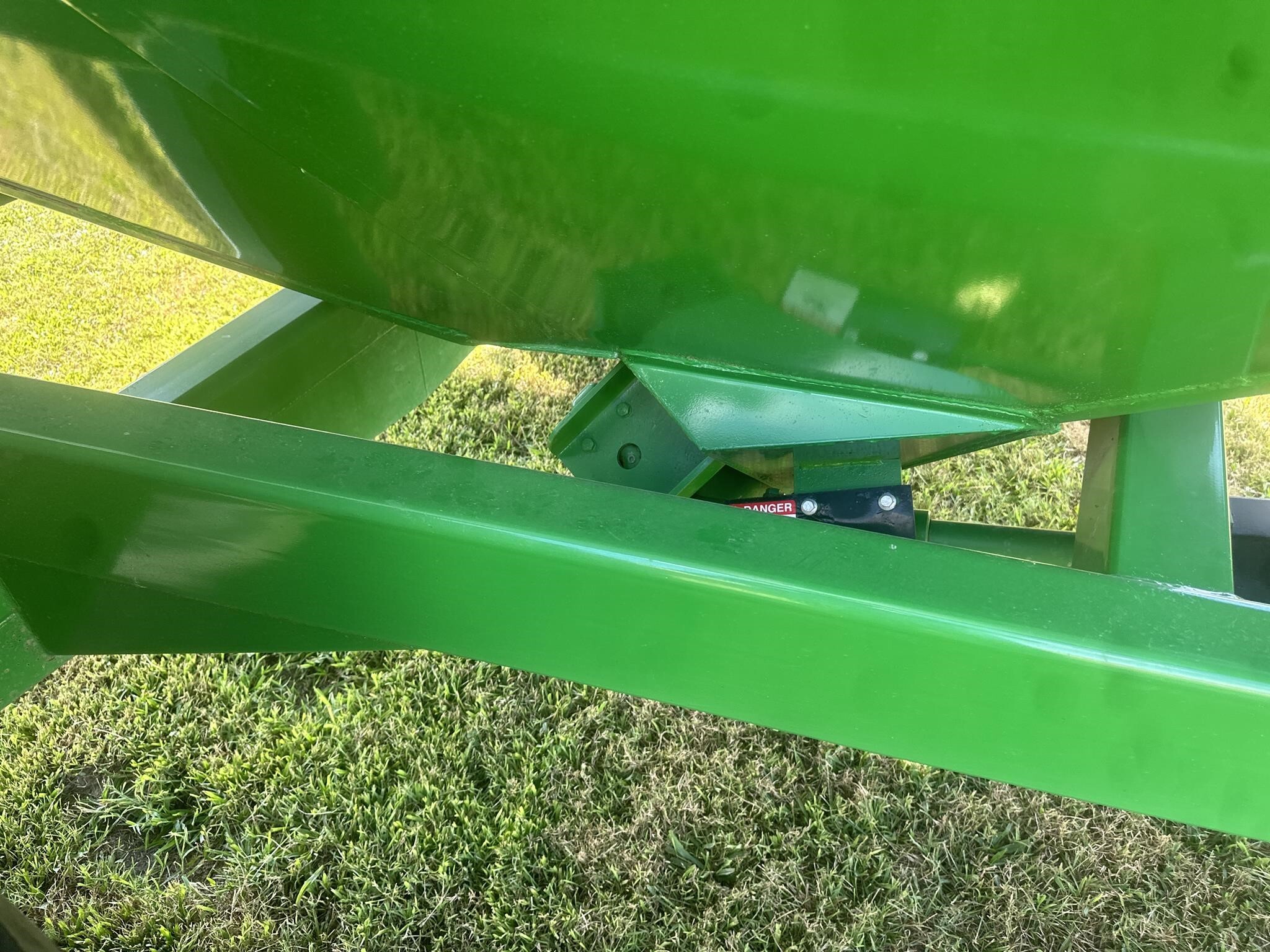  J&M 875-18 Grain Cart