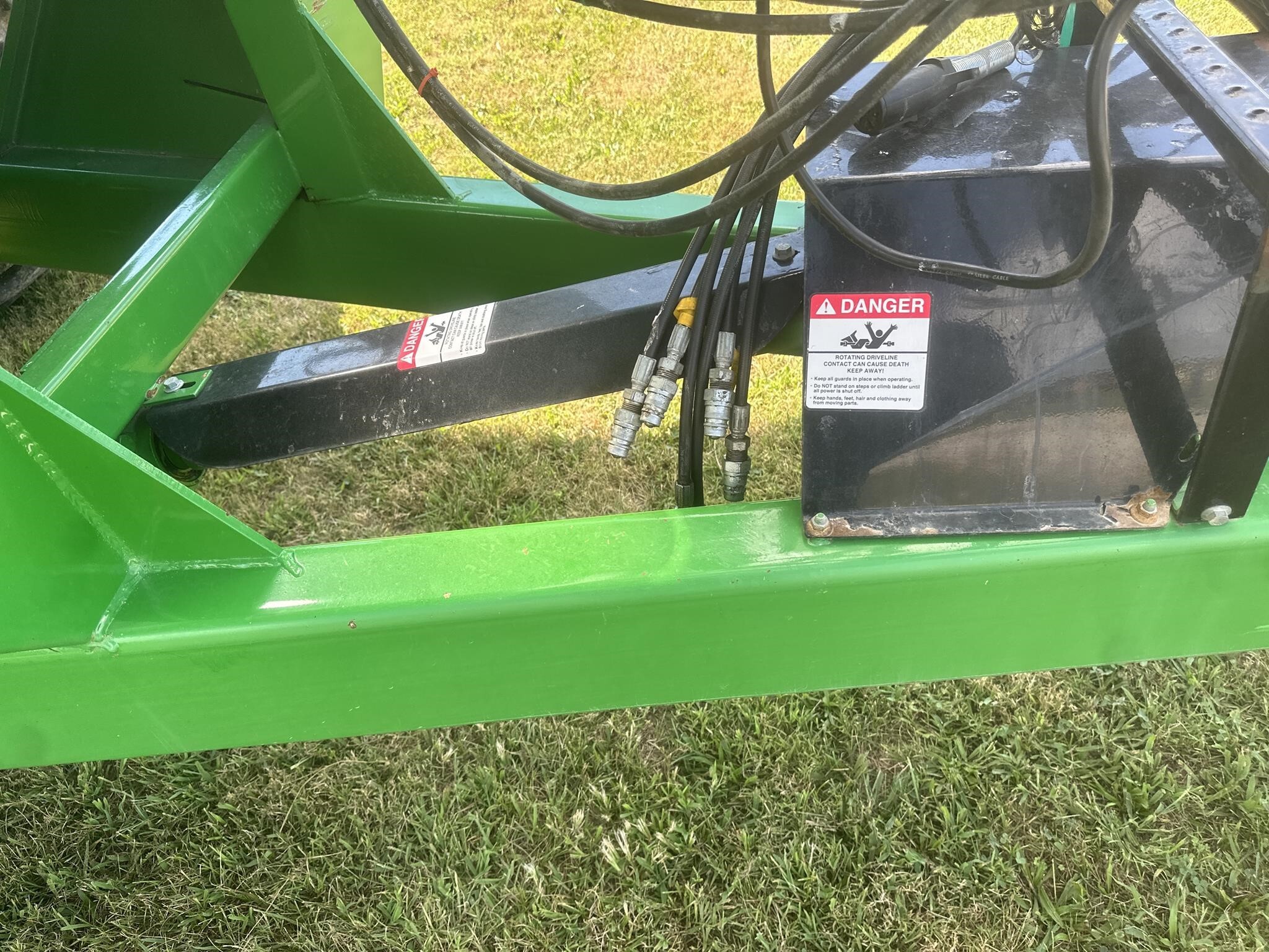  J&M 875-18 Grain Cart