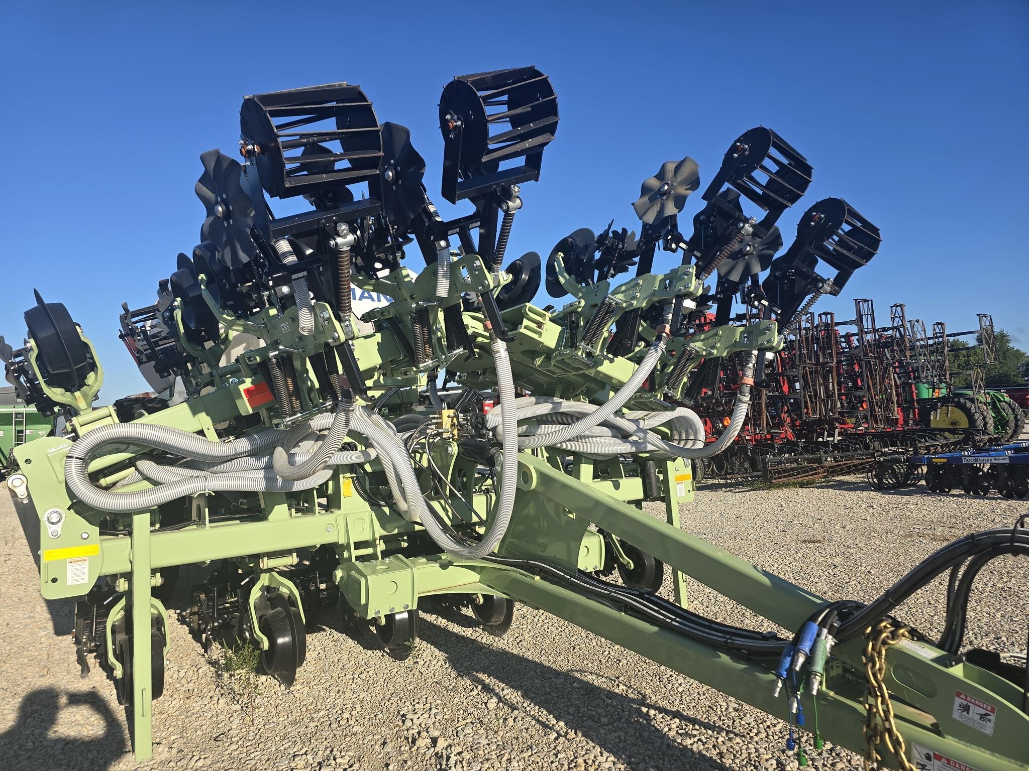  Orthman 1tRIPr Strip-Till