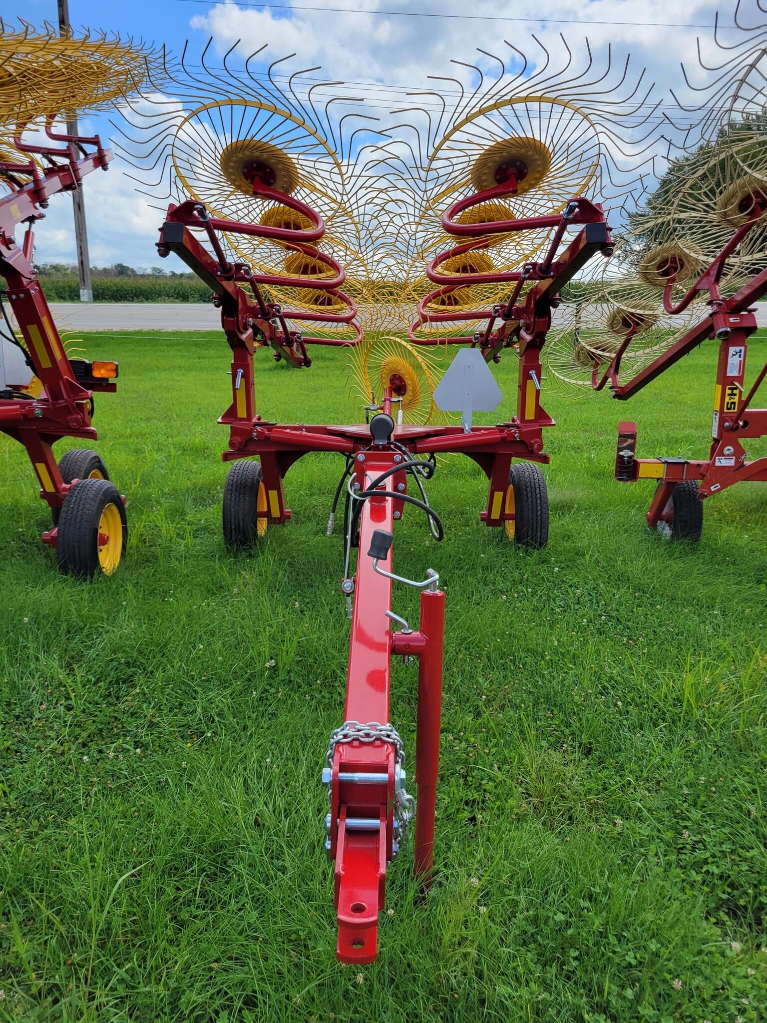 2024 New Holland 819 Rake