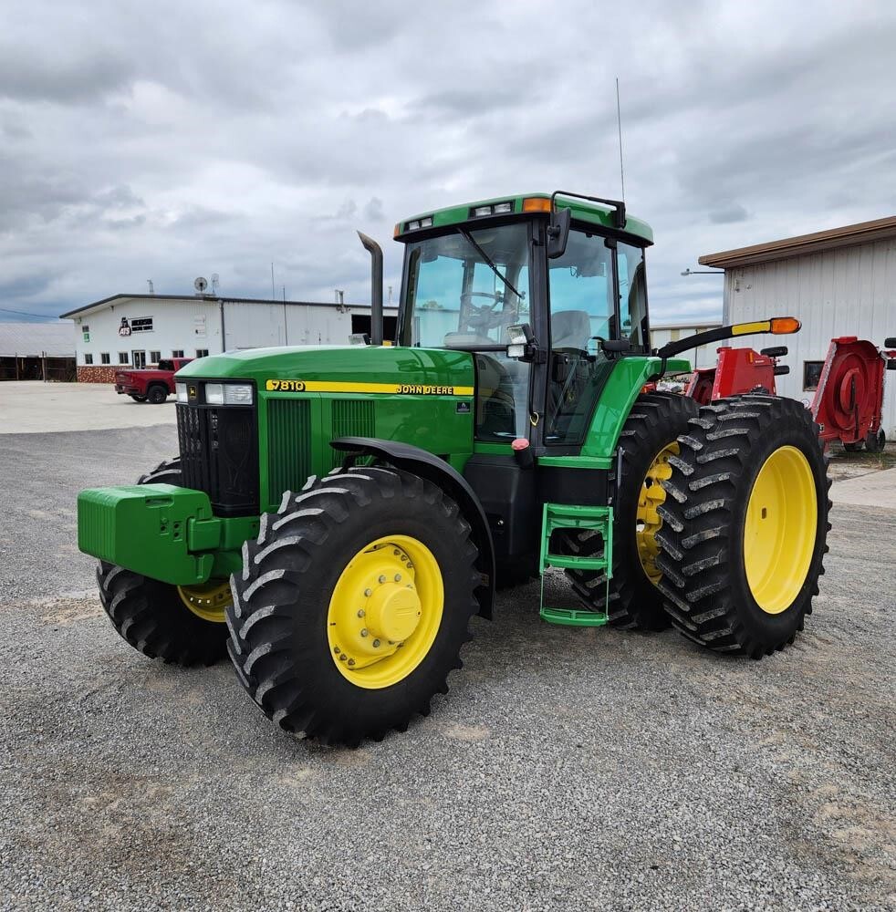 2002 John Deere 7810 Tractor