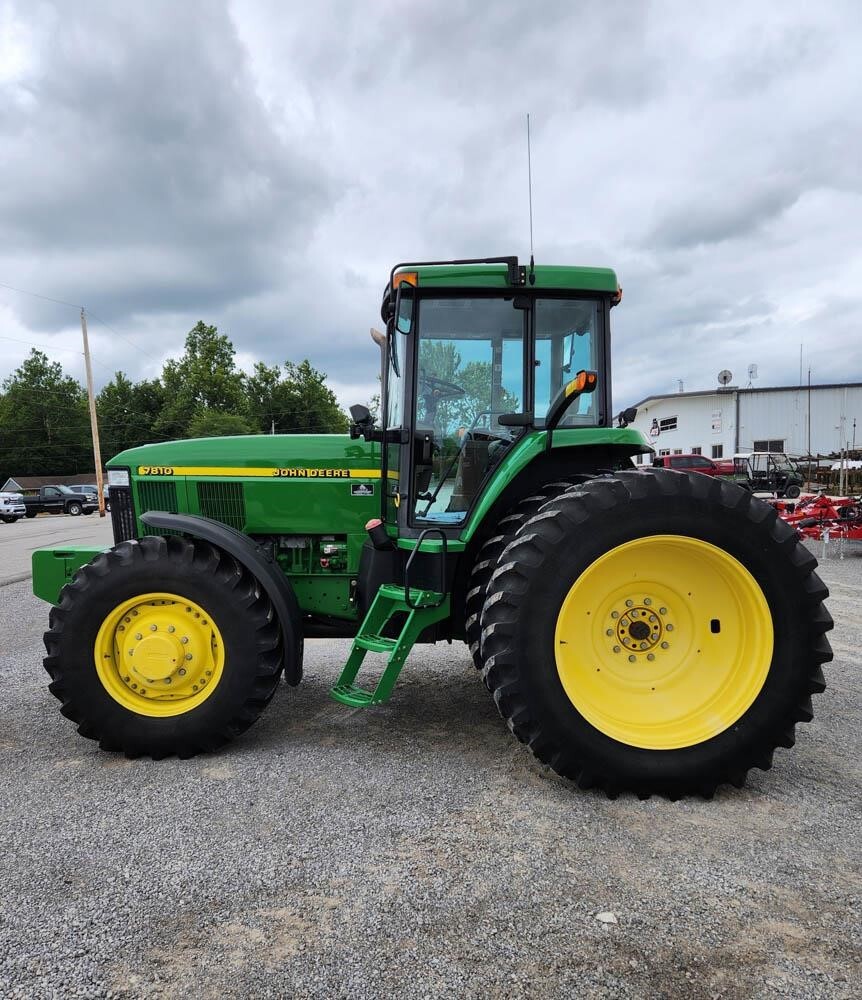 2002 John Deere 7810 Tractor