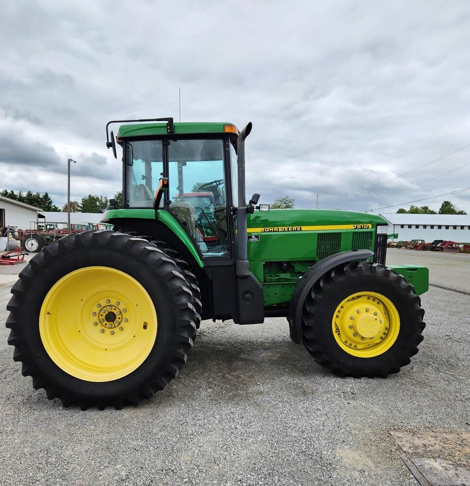 2002 John Deere 7810 Tractor