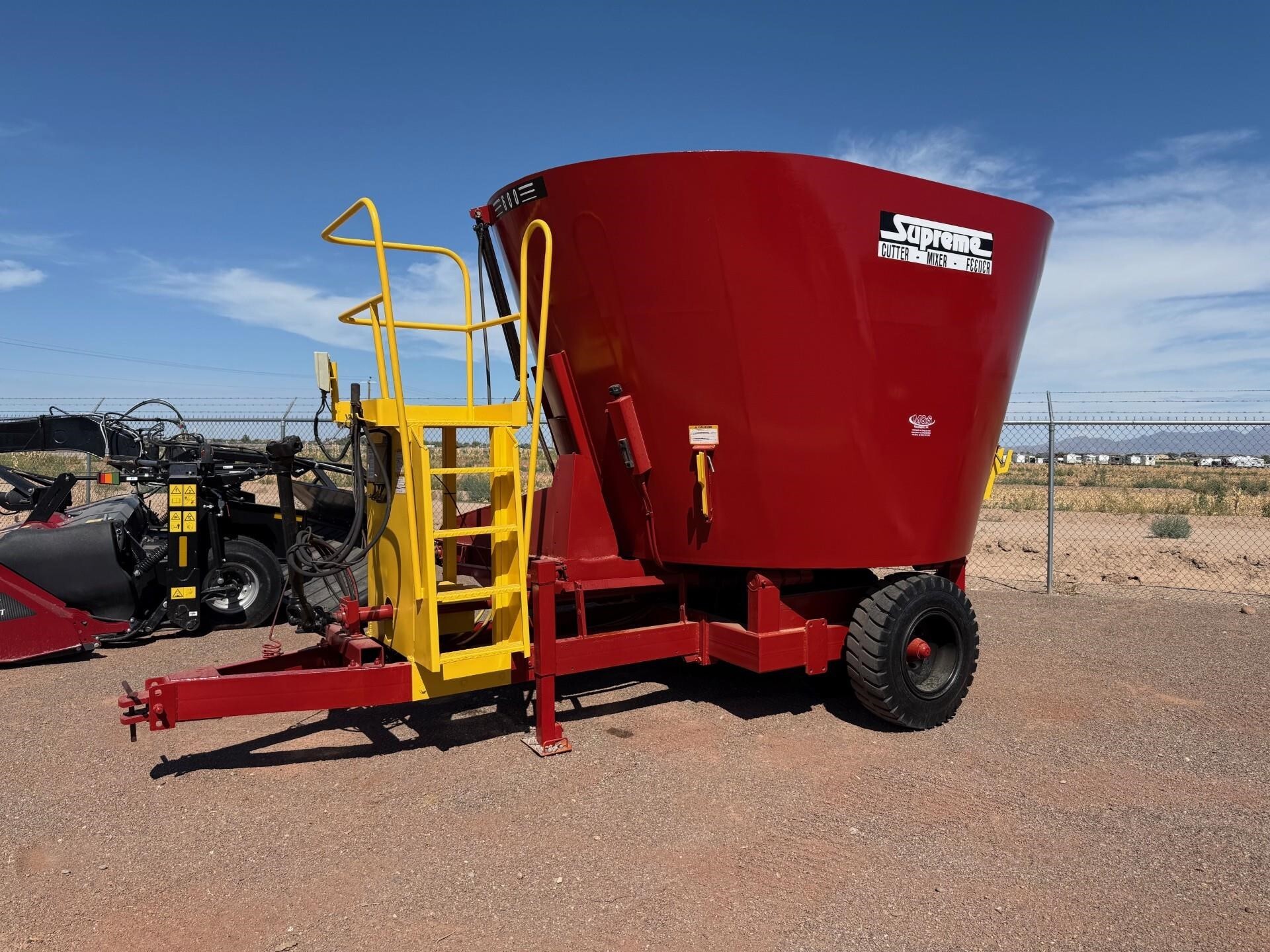  Supreme International 600 Grinders and Mixer