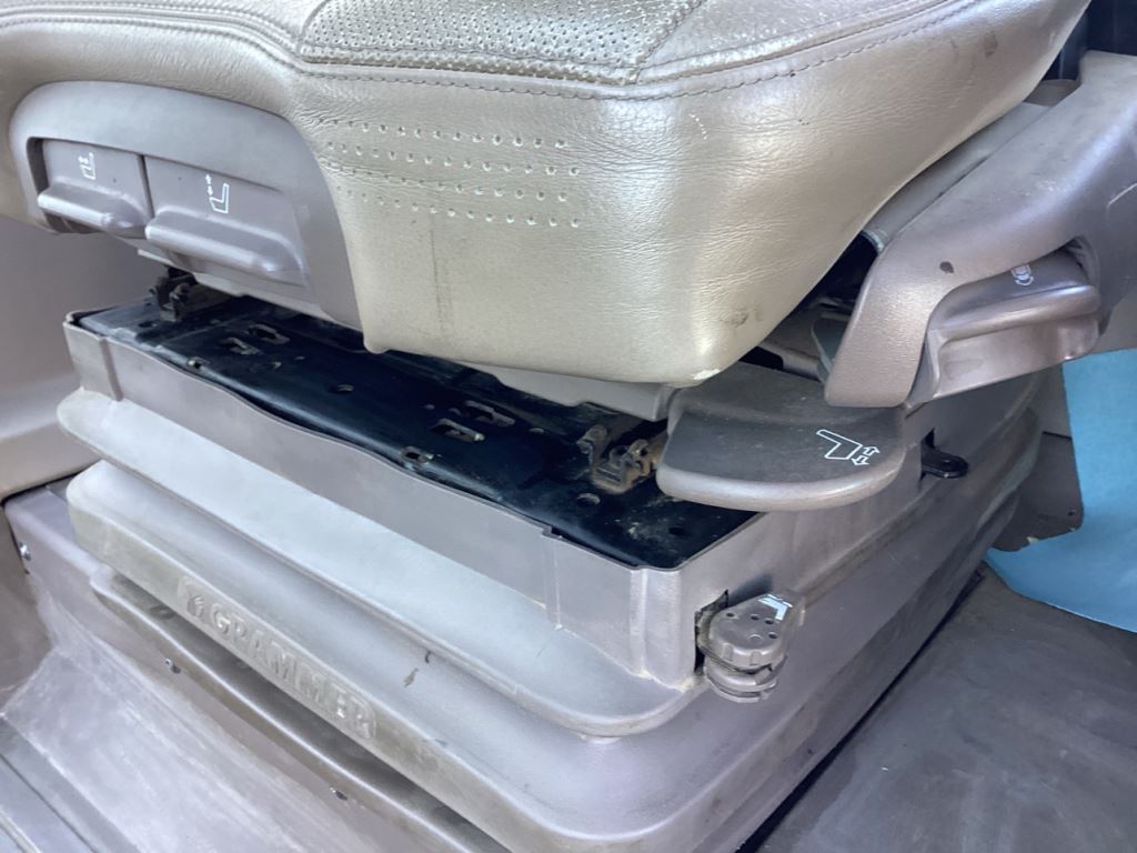 2022 John Deere 6120R Tractor