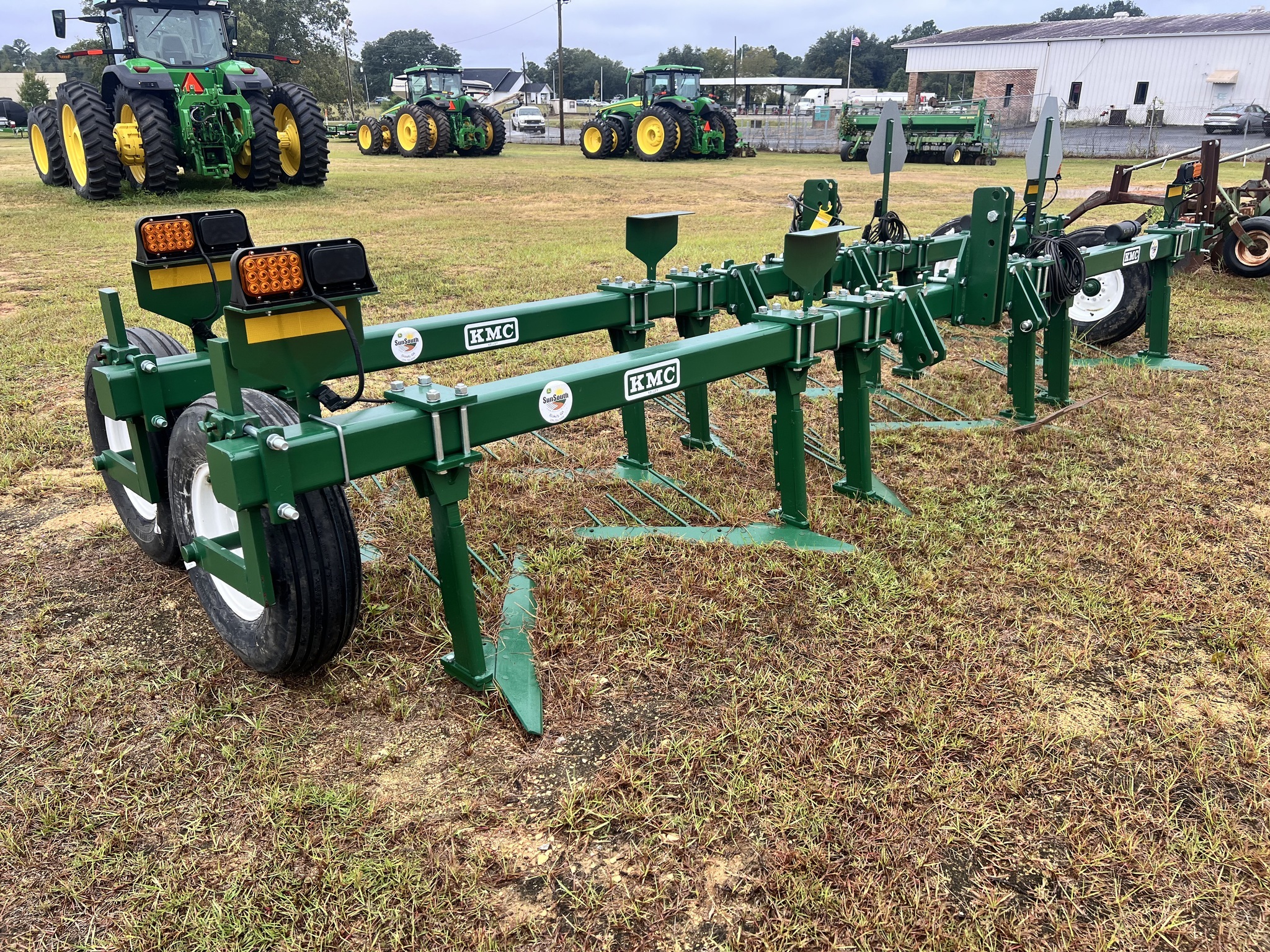 2022 Kelley Manufacturing Vine Lifter Peanut Equipment
