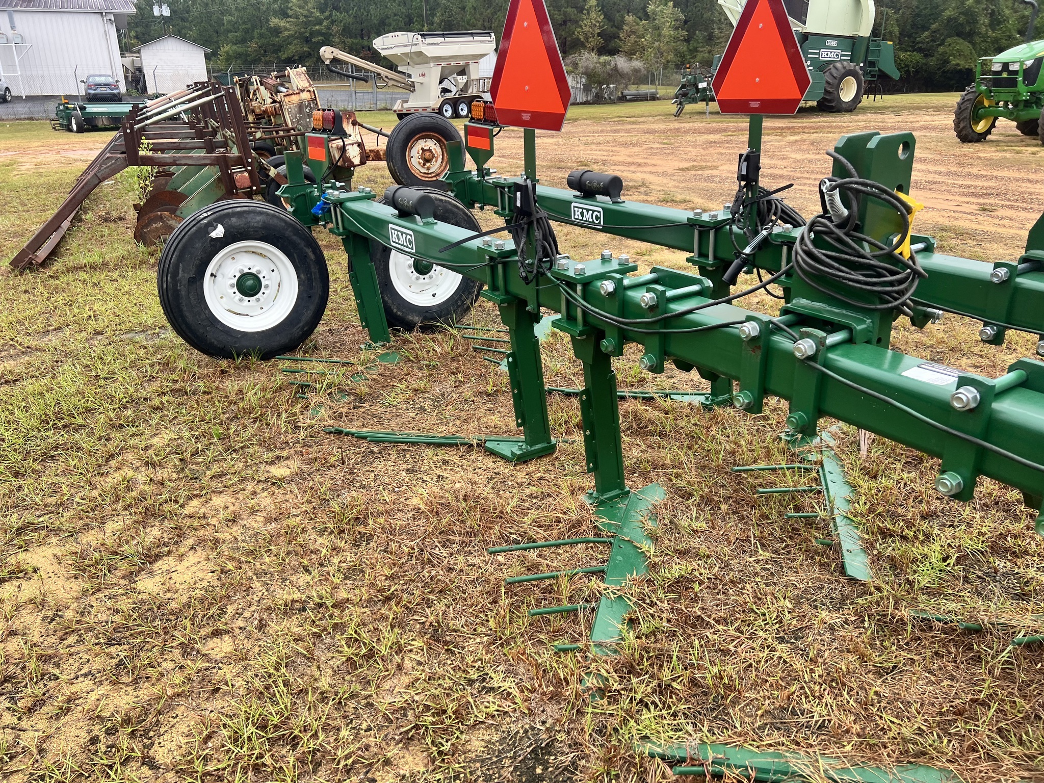 2022 Kelley Manufacturing Vine Lifter Peanut Equipment