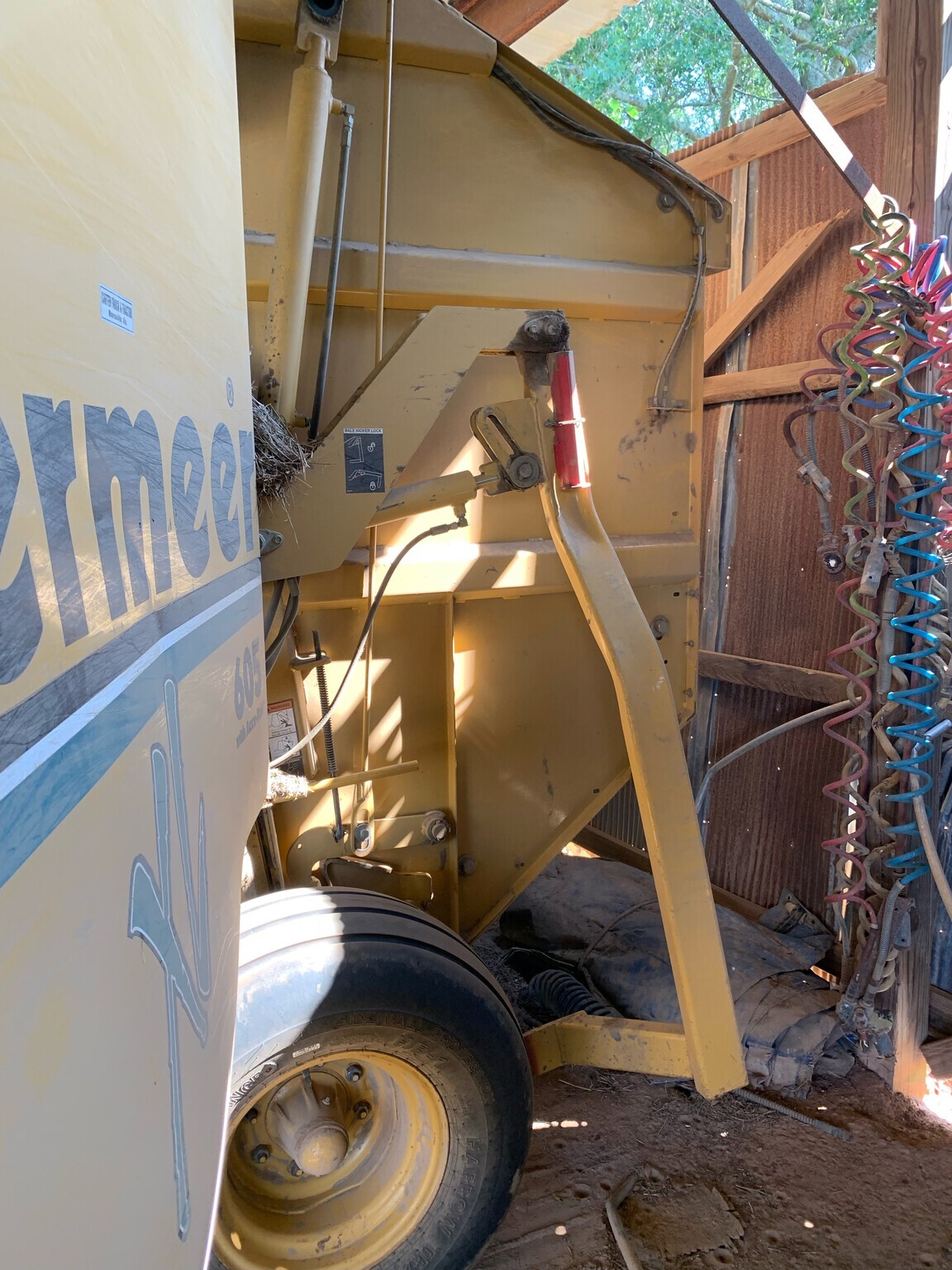2014 Vermeer 605XL Round Baler