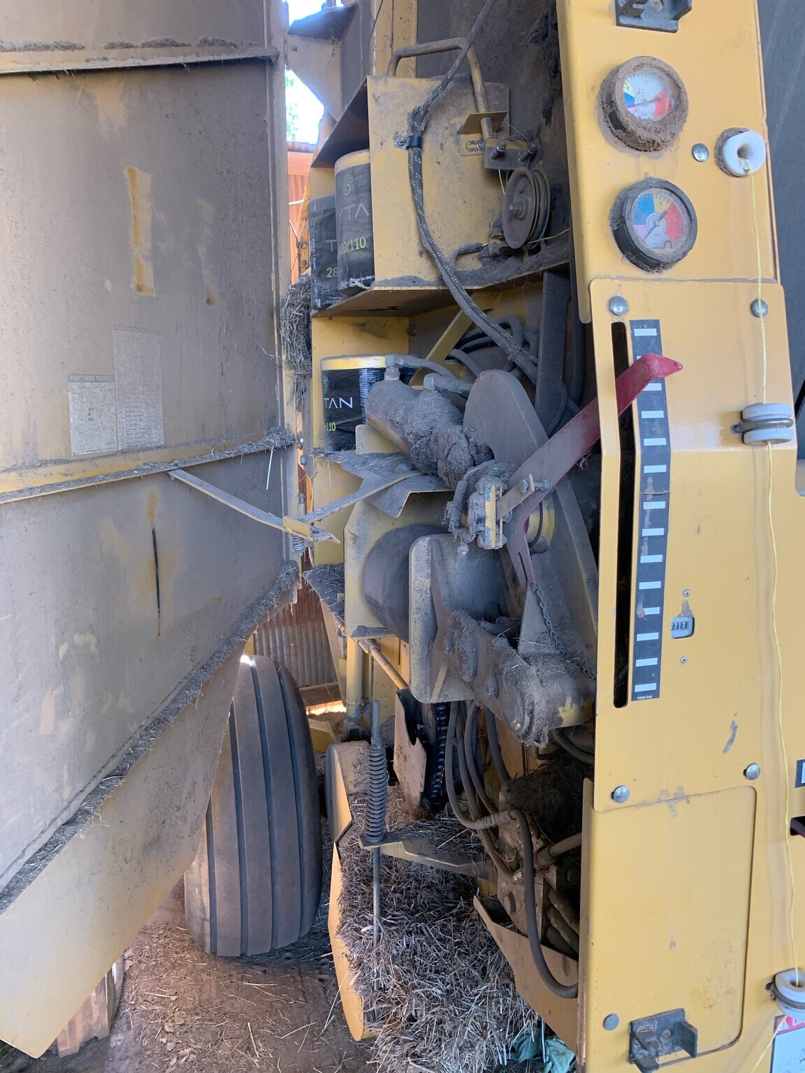2014 Vermeer 605XL Round Baler