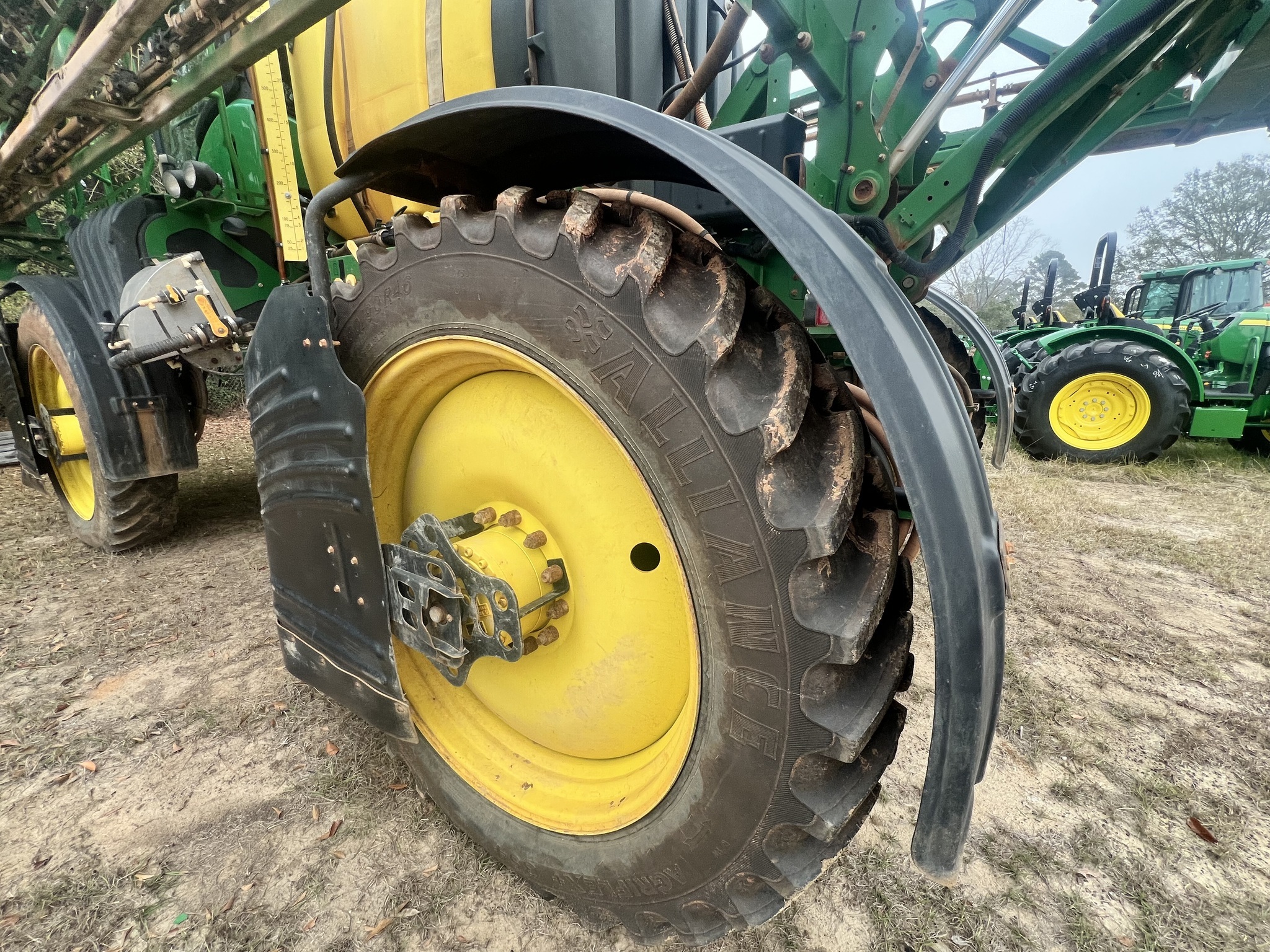2019 John Deere R4030 Self-Propelled Sprayer