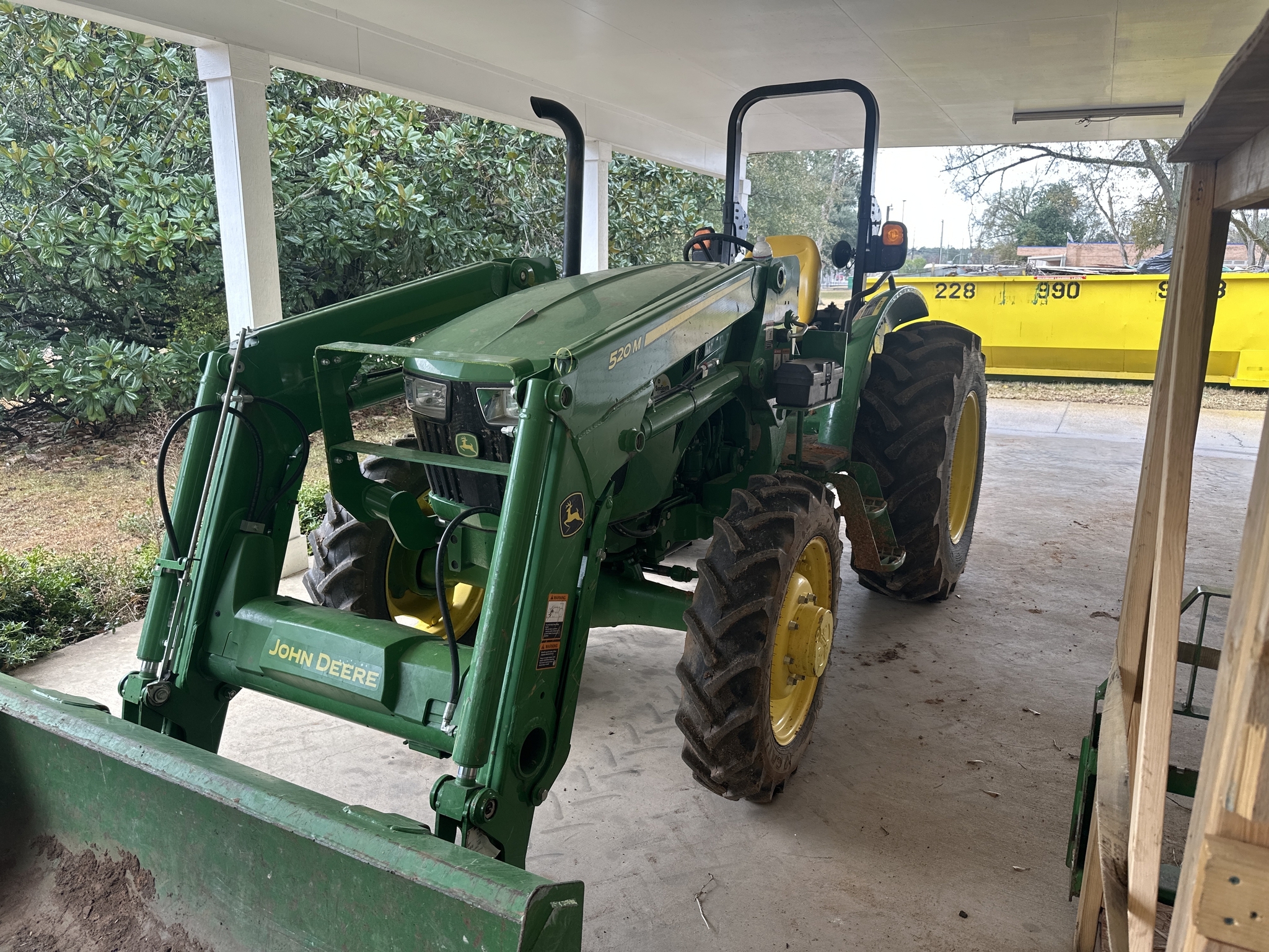 2022 John Deere 5075E Tractor