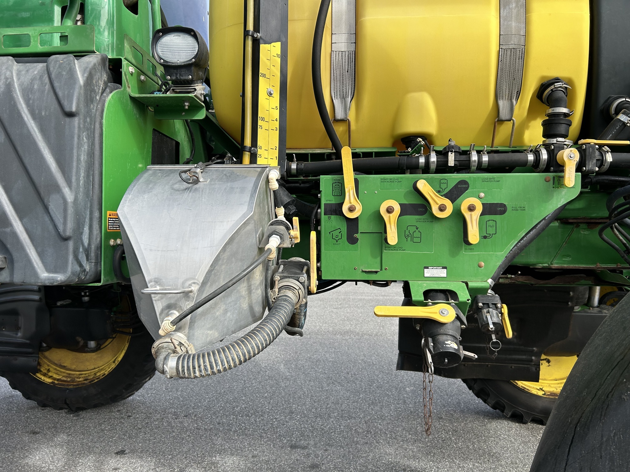 2015 John Deere R4030 Self-Propelled Sprayer