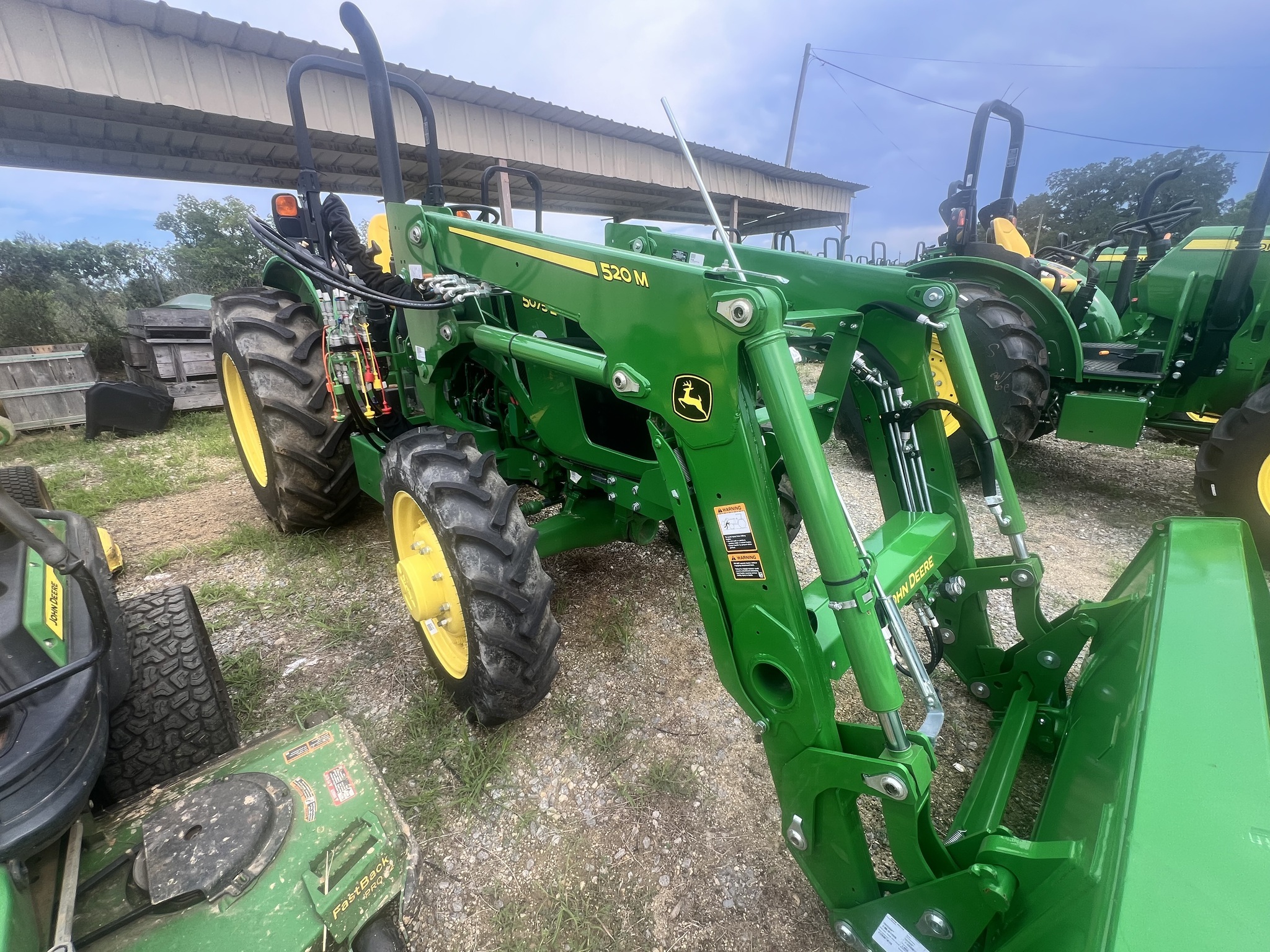 2022 John Deere 5075E Tractor