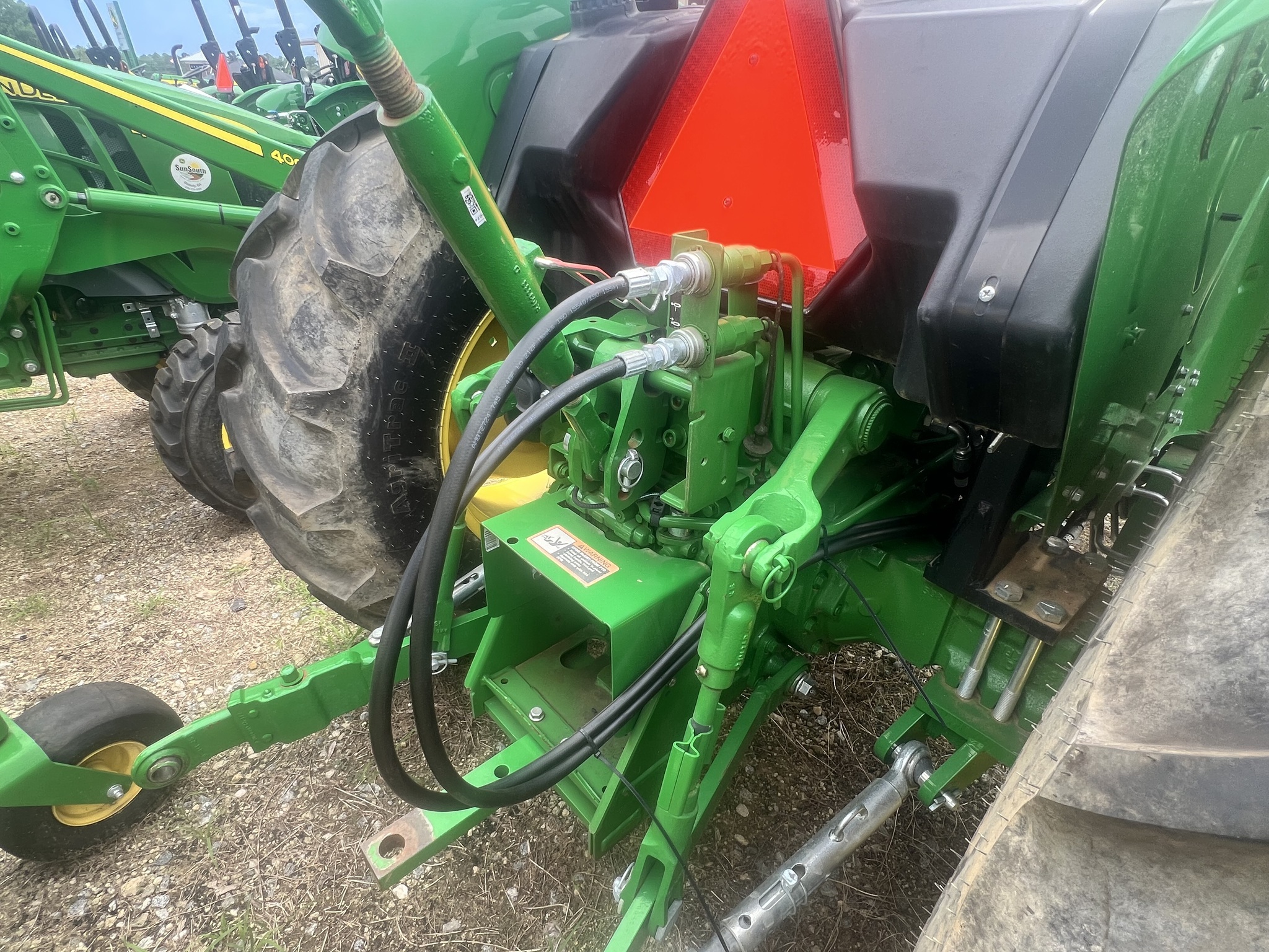 2022 John Deere 5075E Tractor