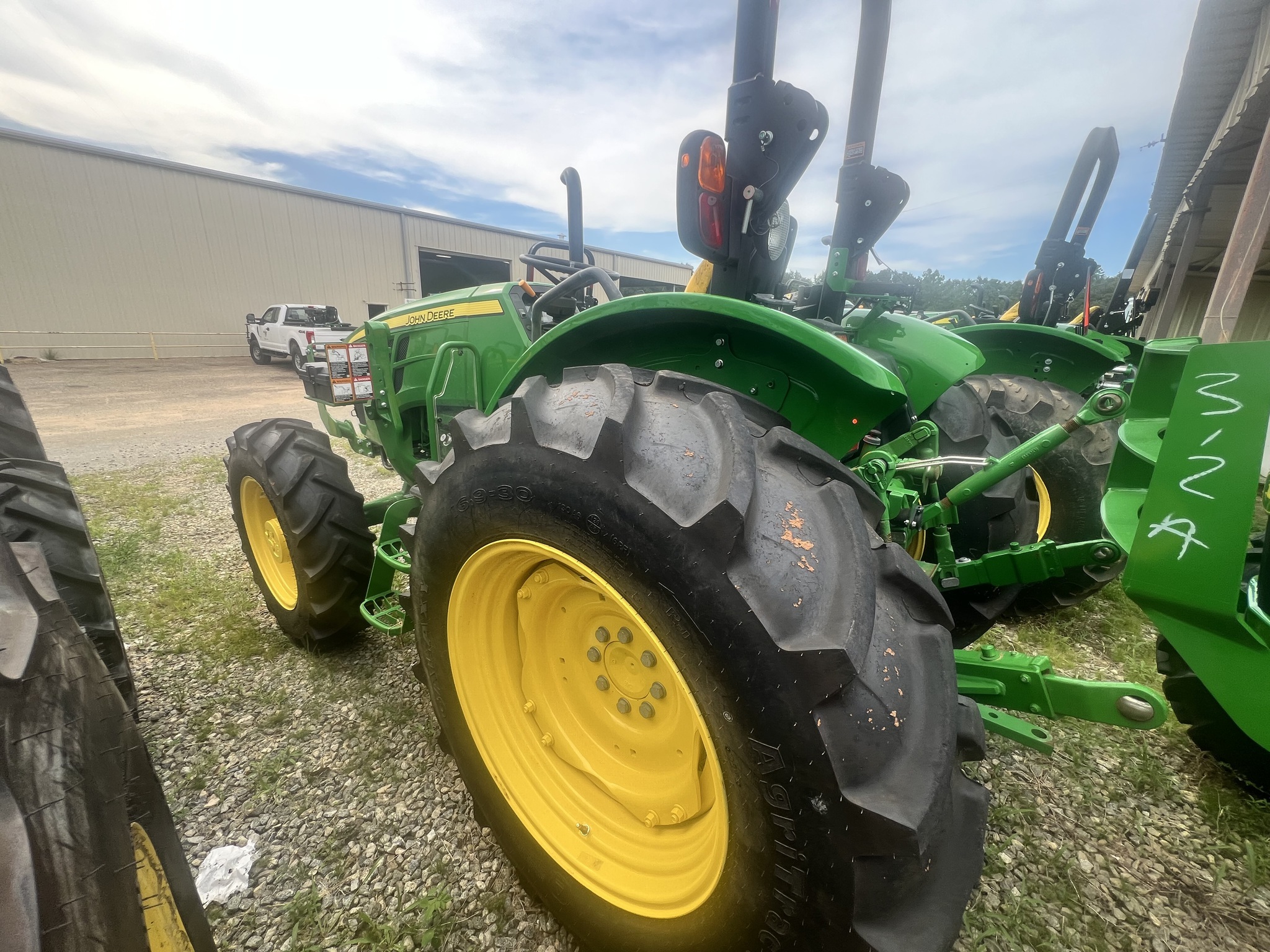2024 John Deere 5075E Tractor