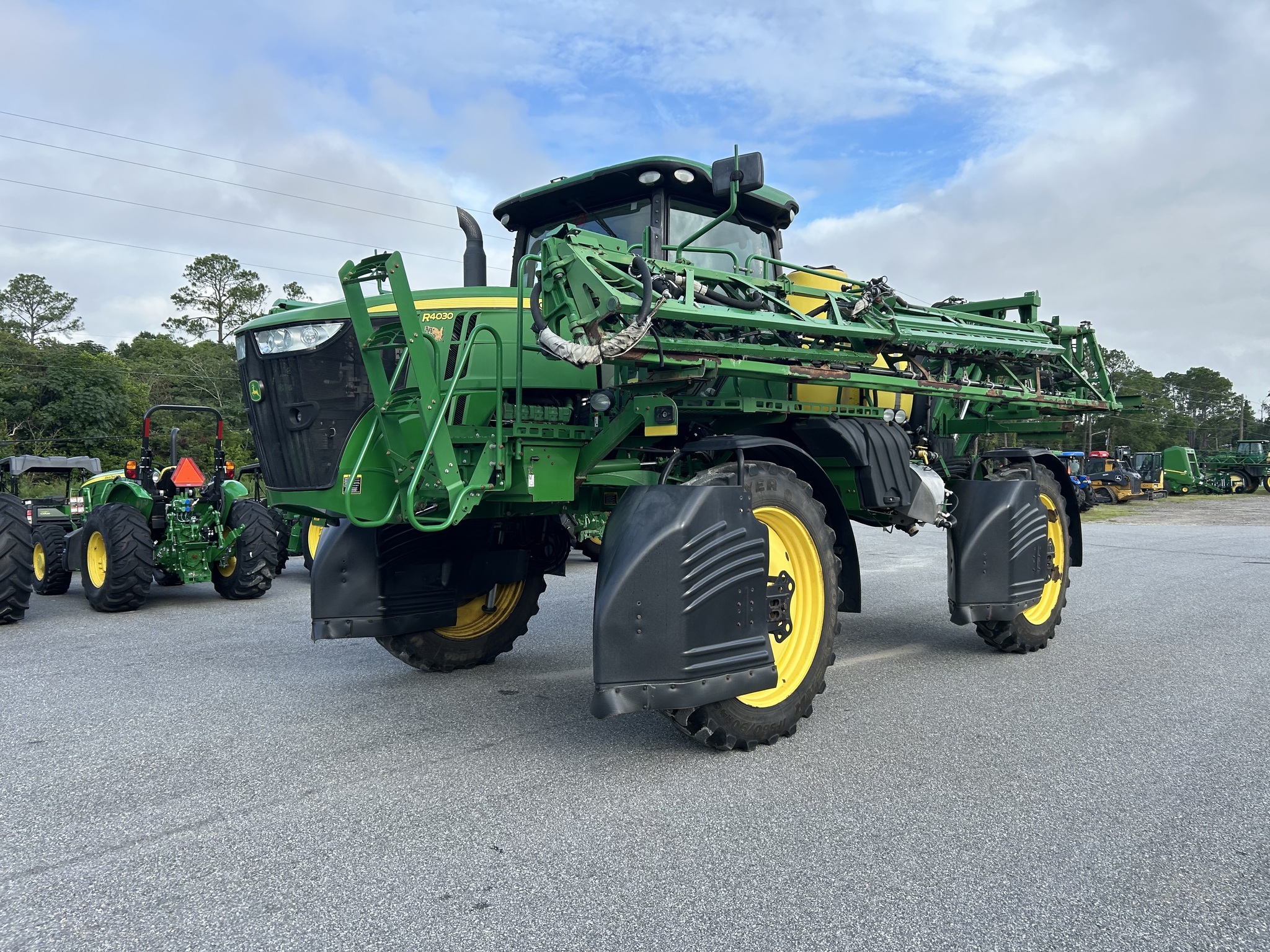 2016 John Deere R4030 Self-Propelled Sprayer