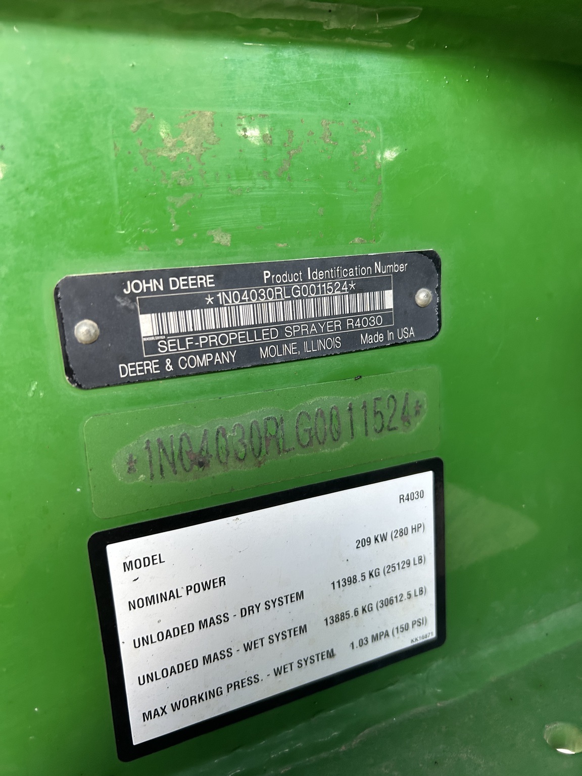 2016 John Deere R4030 Self-Propelled Sprayer