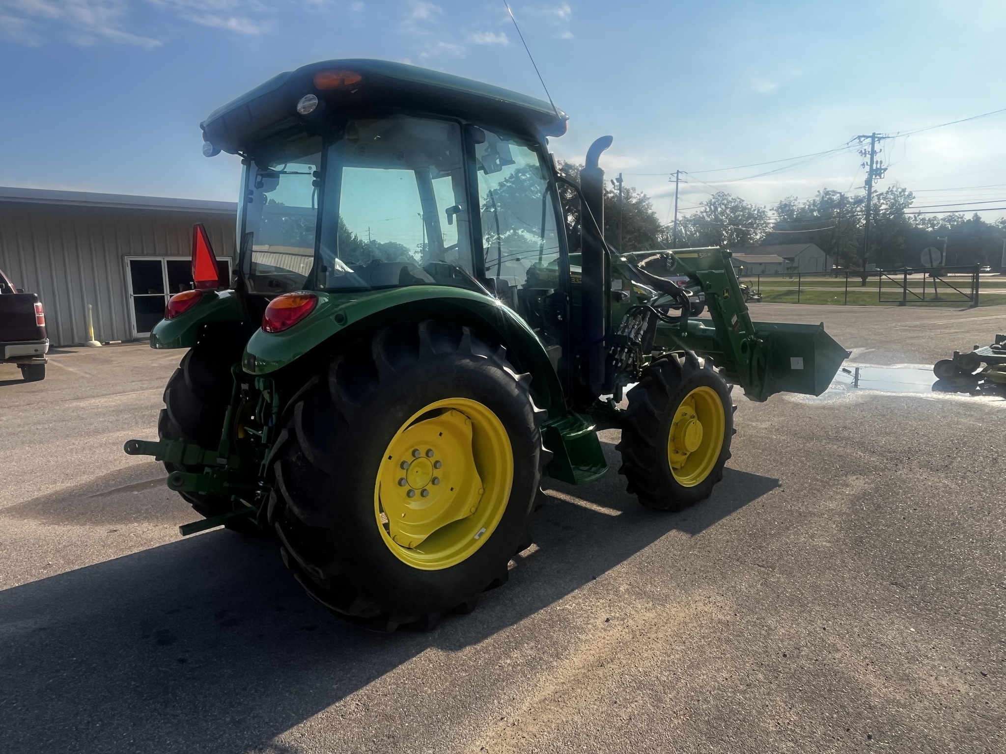 2023 John Deere 5075E Tractor