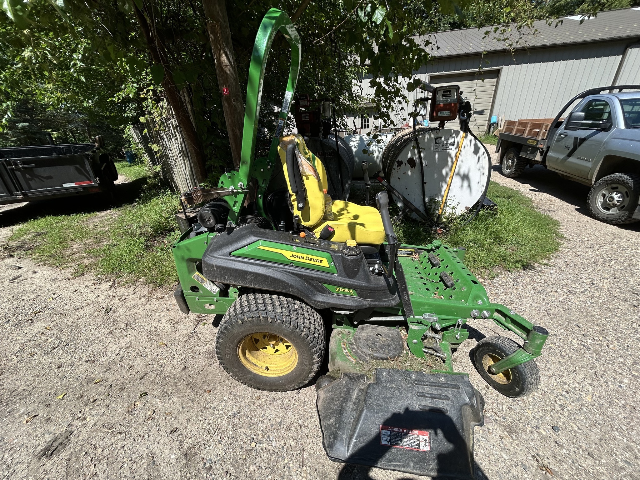 2025 John Deere Z955R EFI Lawn Mower