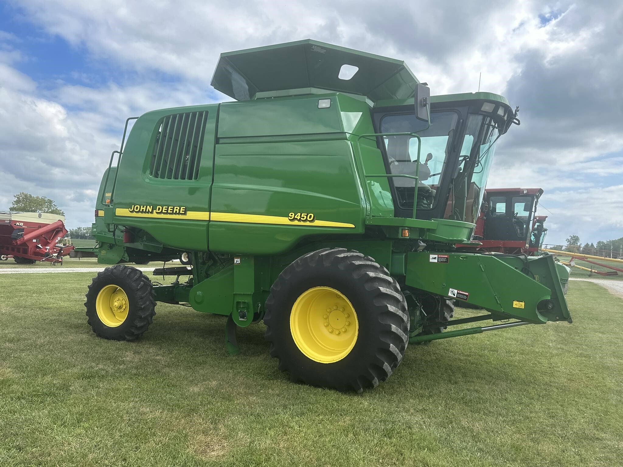 2001 John Deere 9450 Combine