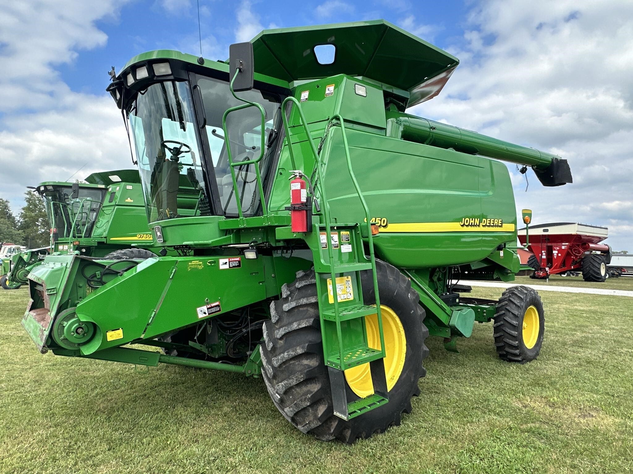 2001 John Deere 9450 Combine