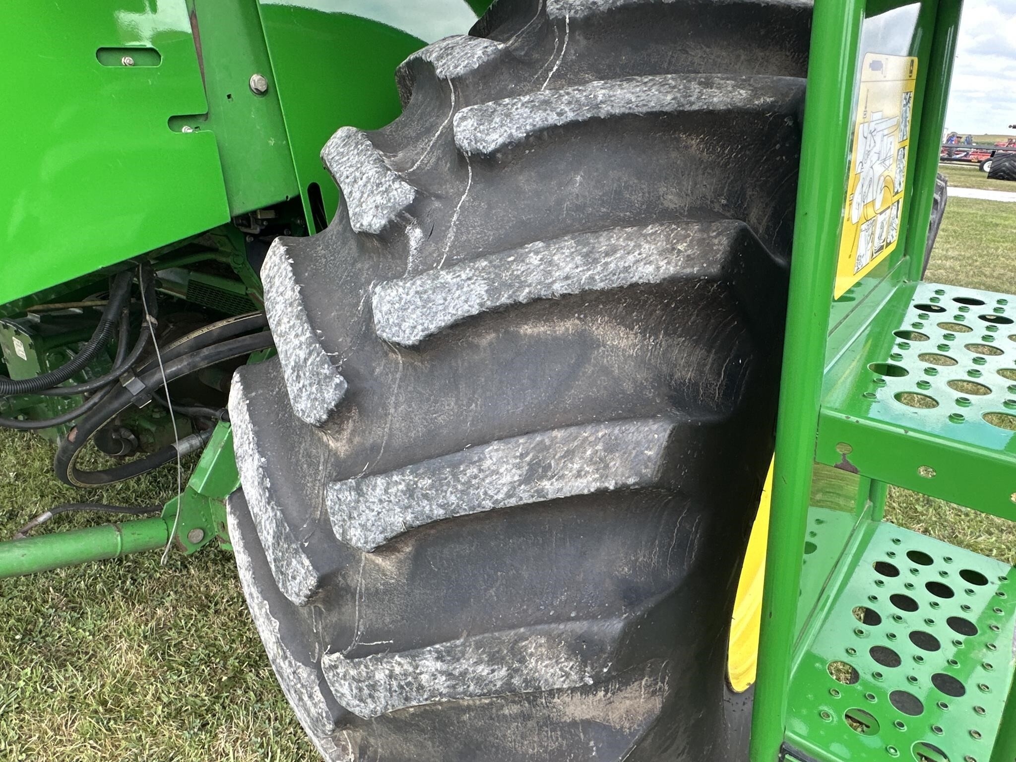 2001 John Deere 9450 Combine