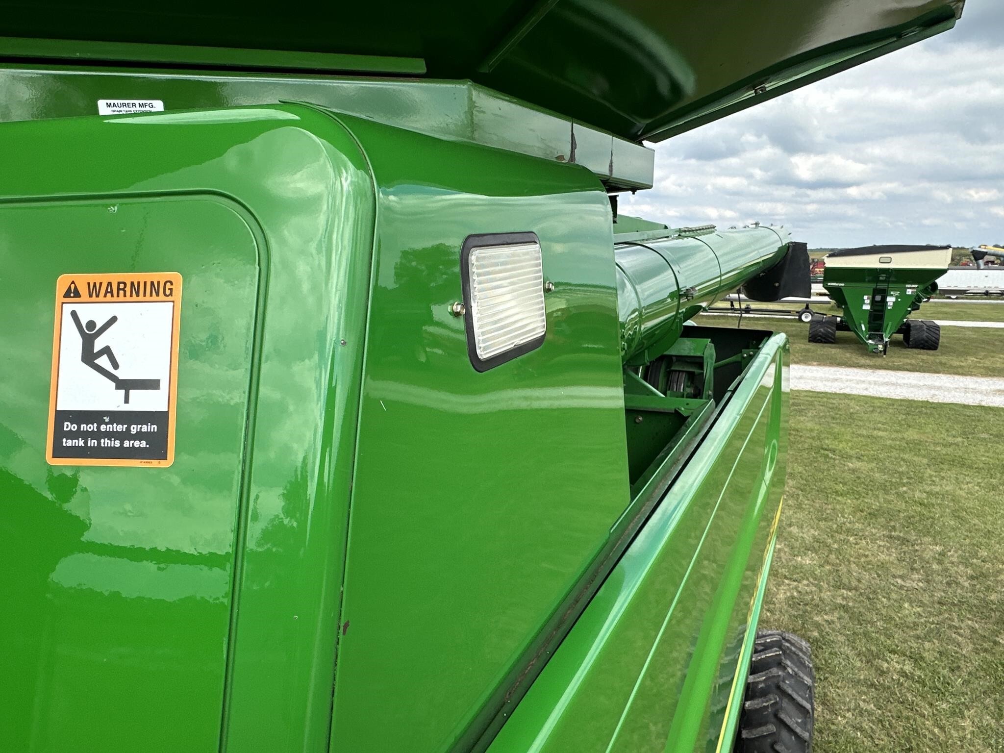 2001 John Deere 9450 Combine