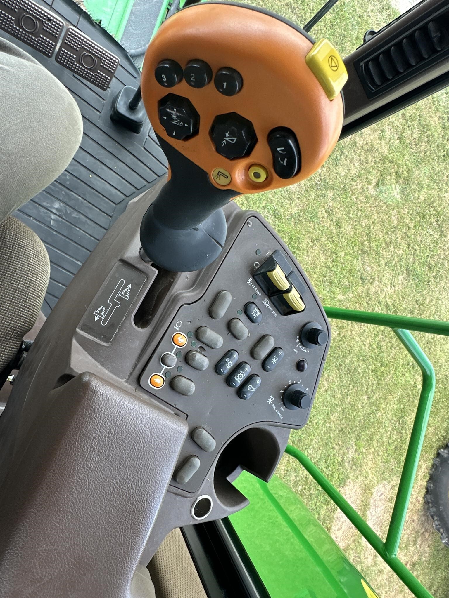 2001 John Deere 9450 Combine