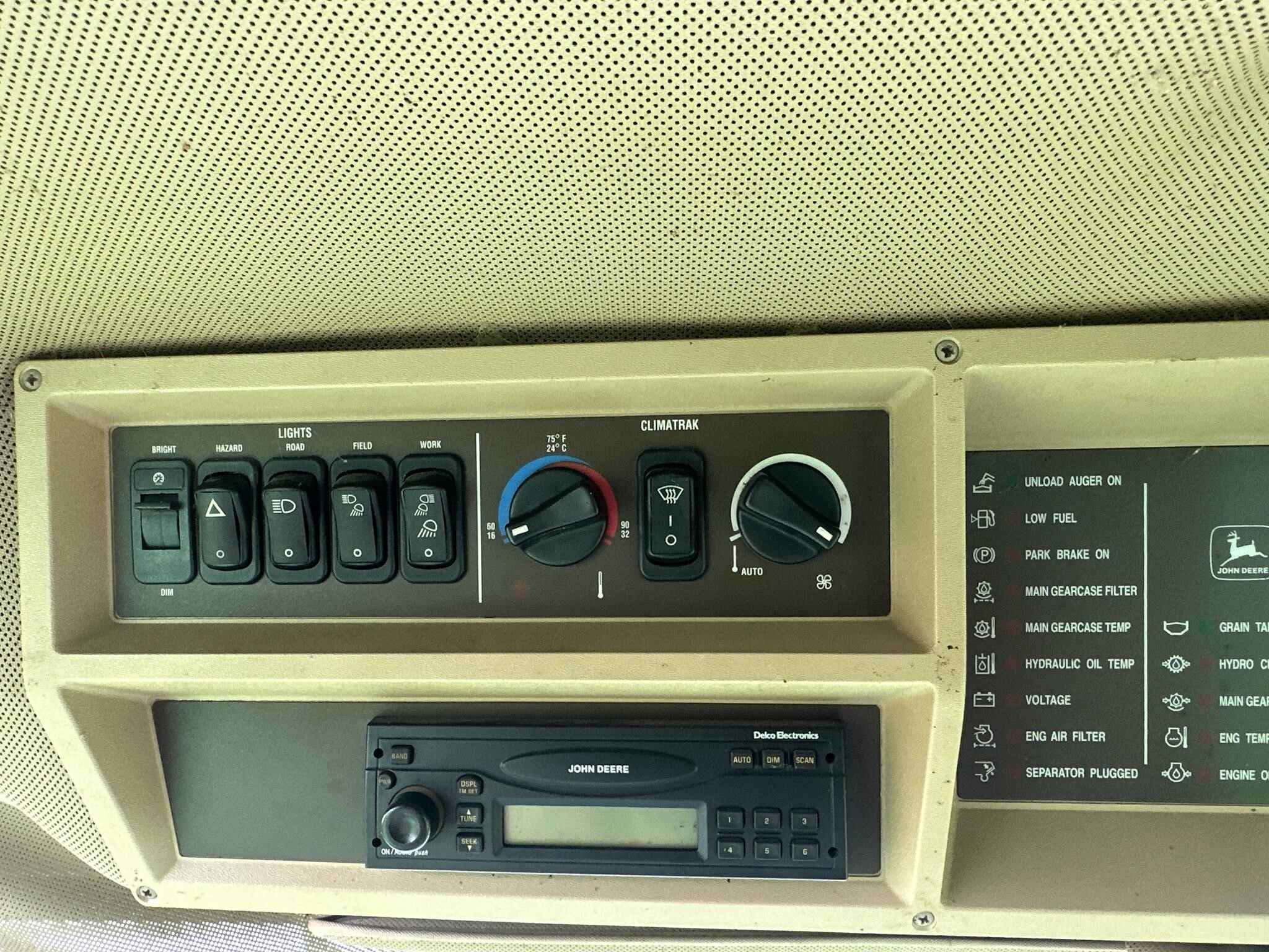 2001 John Deere 9450 Combine