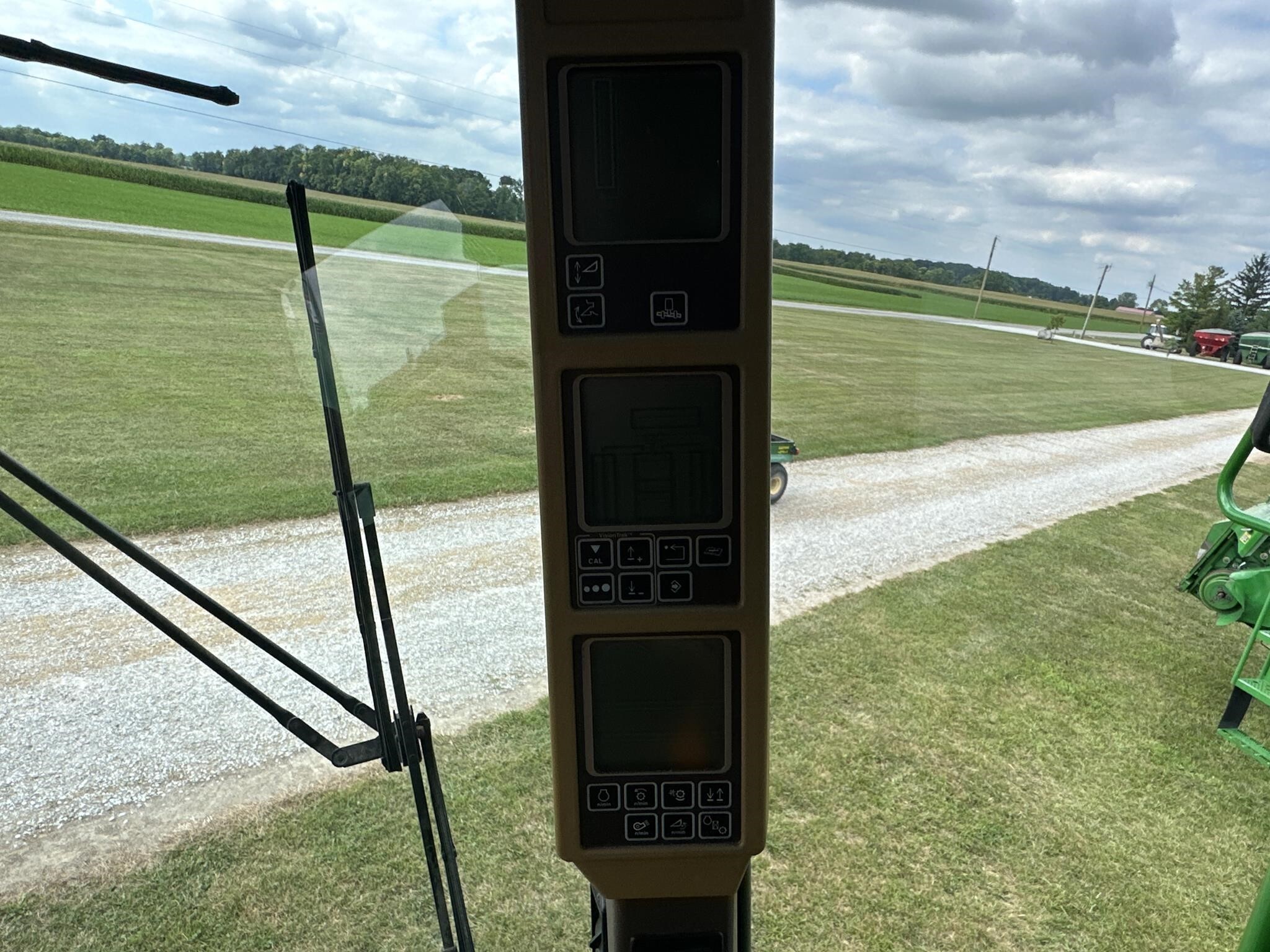 2001 John Deere 9450 Combine