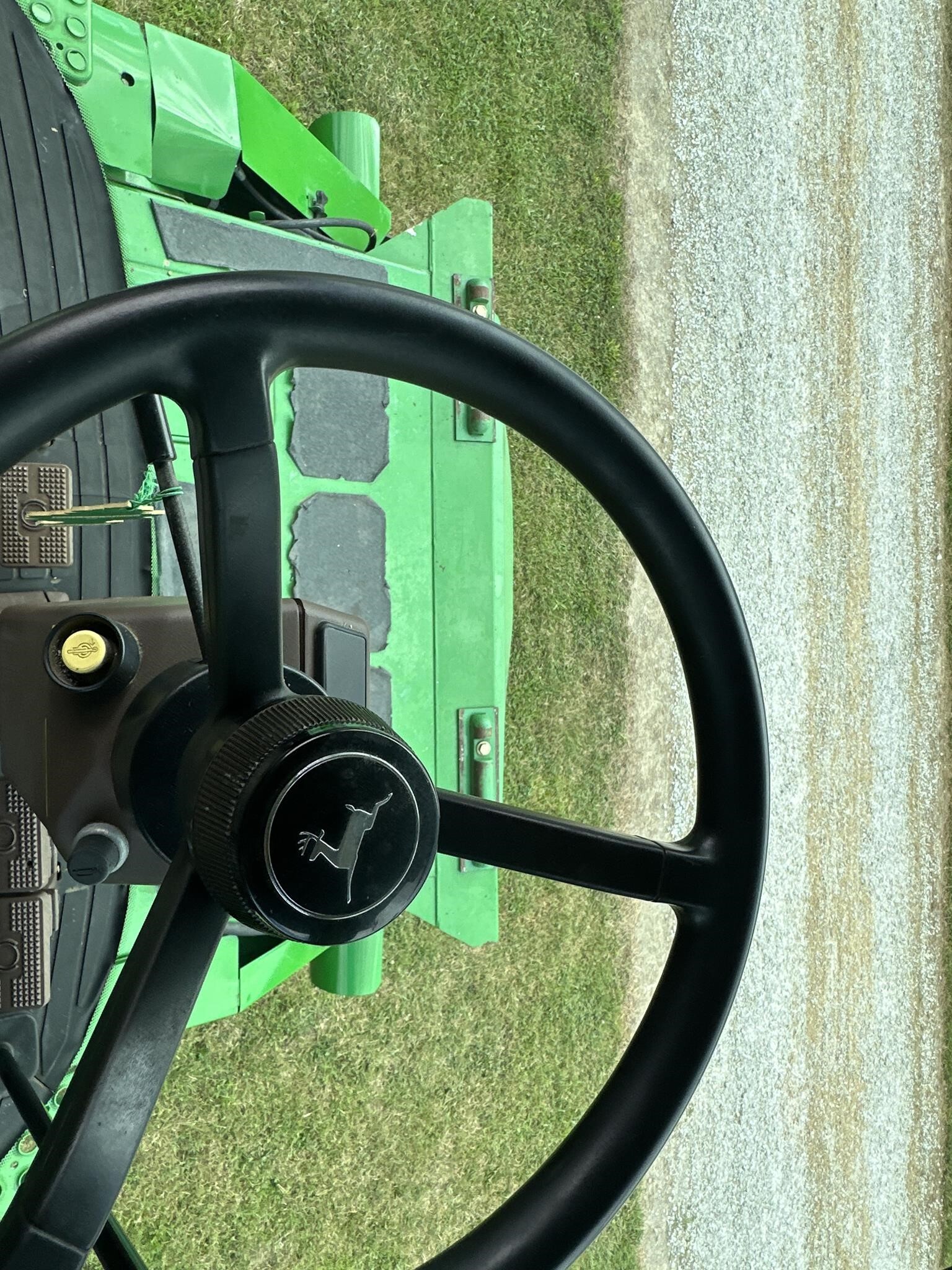 2001 John Deere 9450 Combine