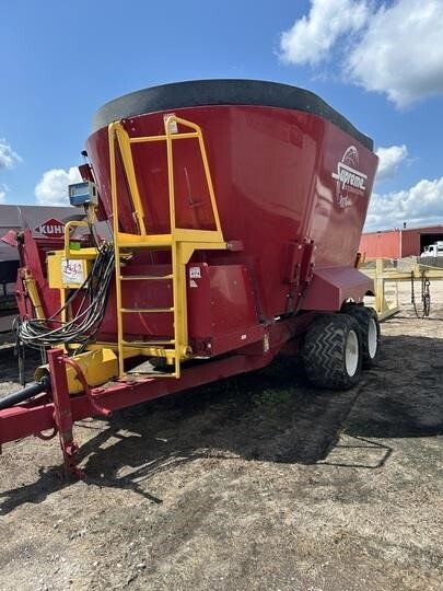  Supreme International 900T Grinders and Mixer