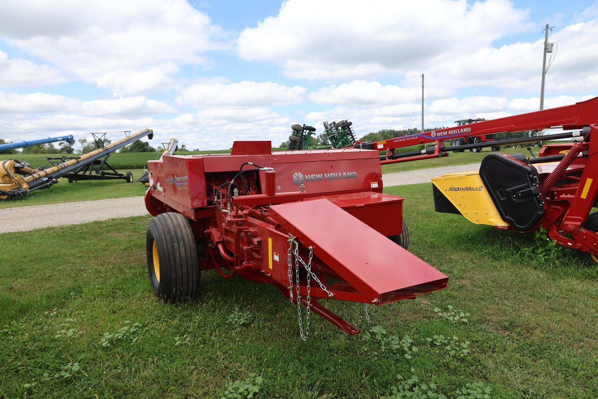 2025 New Holland HAYLINER 275 PLUS Small Square Baler