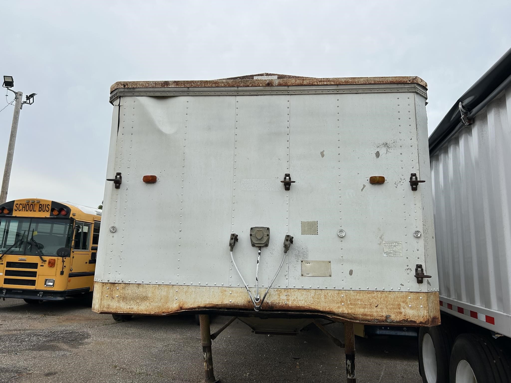 1984 HILLMAN Hopper Trailer Grain Trailer