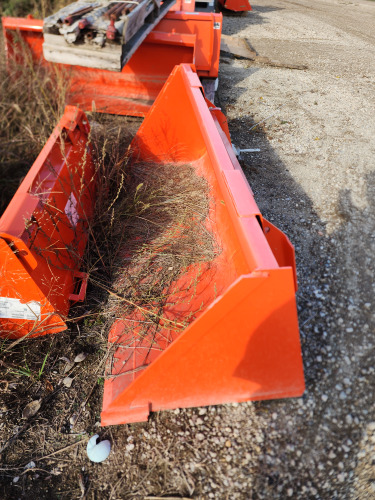  Kubota M1811 Loader and Skid Steer Attachment