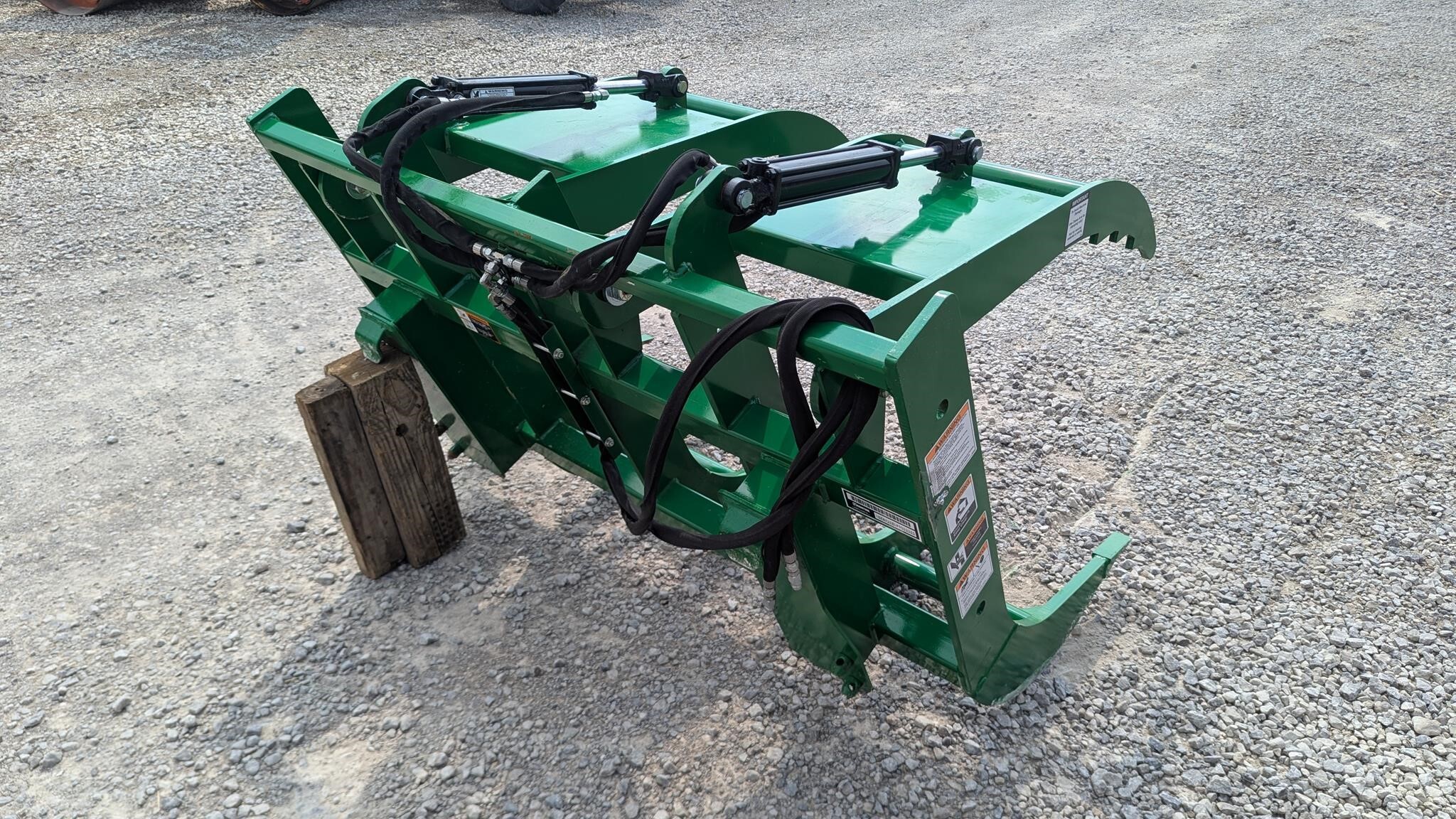  Frontier AV20E Loader and Skid Steer Attachment