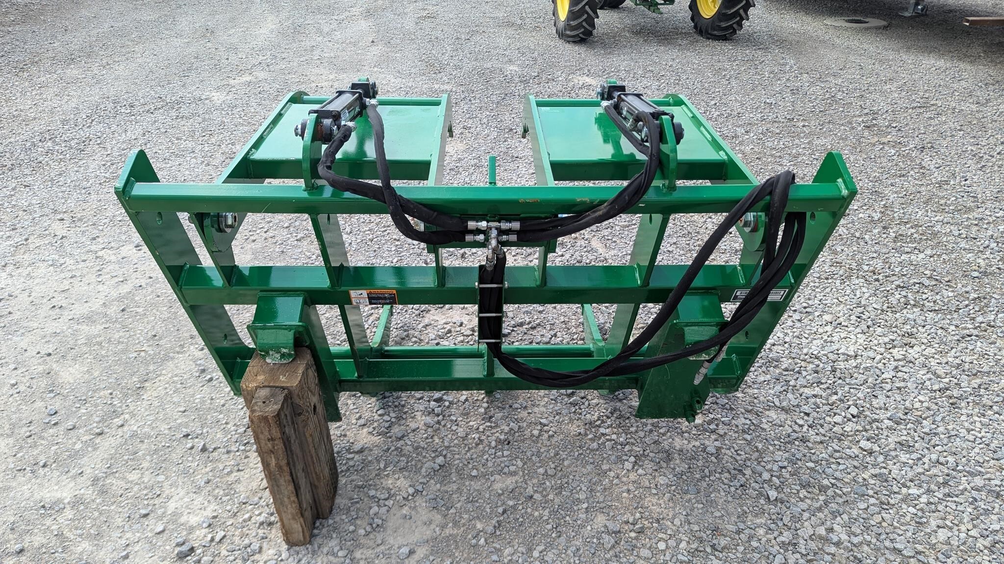  Frontier AV20E Loader and Skid Steer Attachment