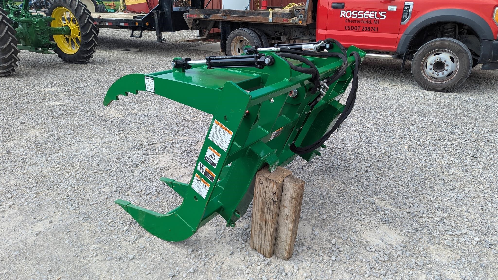  Frontier AV20E Loader and Skid Steer Attachment