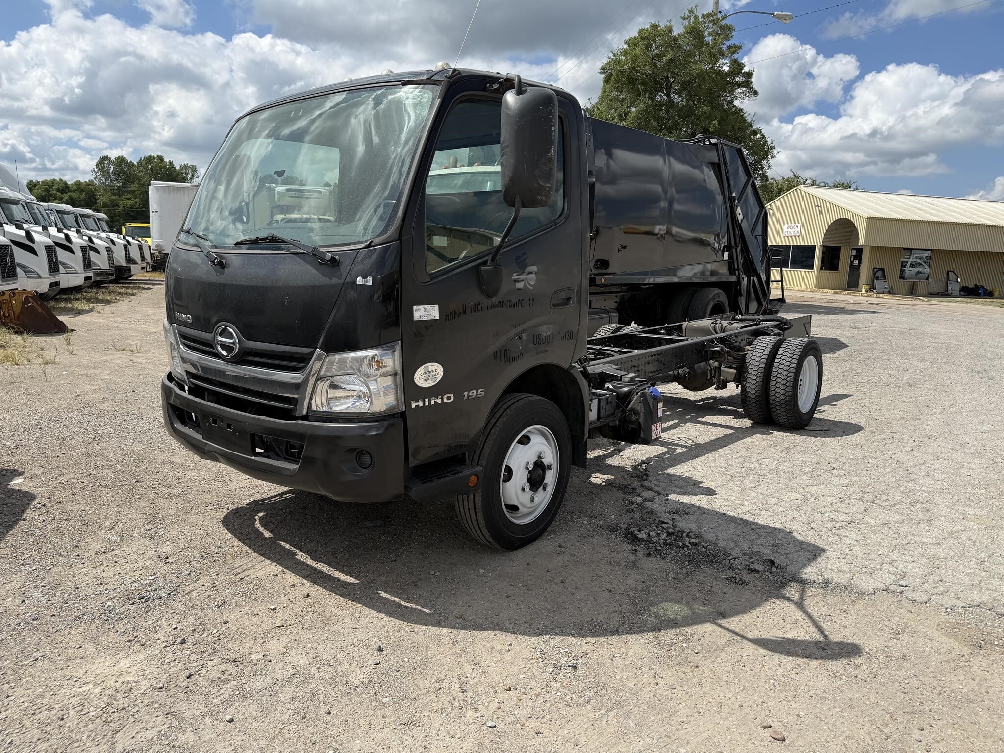 2020 Hino 195 Box Trucks/Trailer