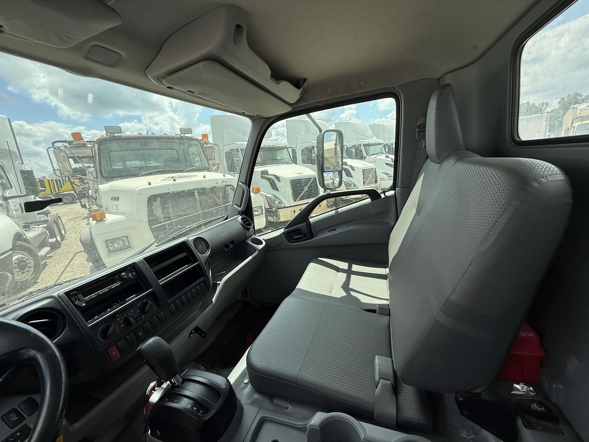 2020 Hino 195 Box Trucks/Trailer