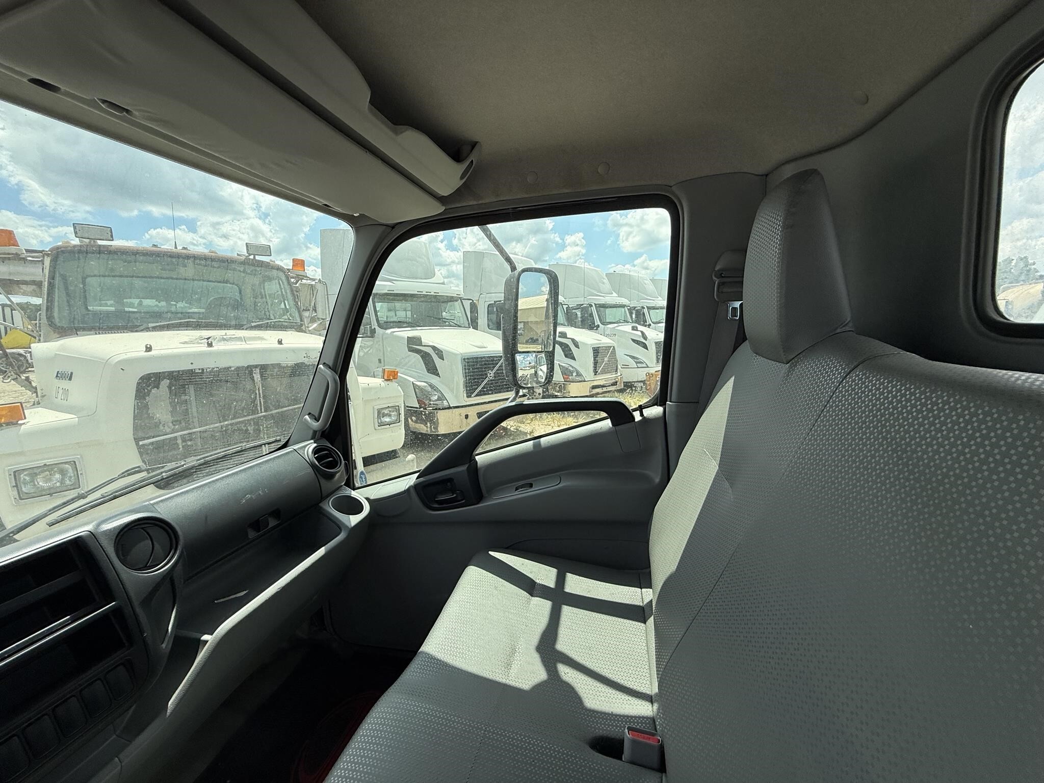 2020 Hino 195 Box Trucks/Trailer