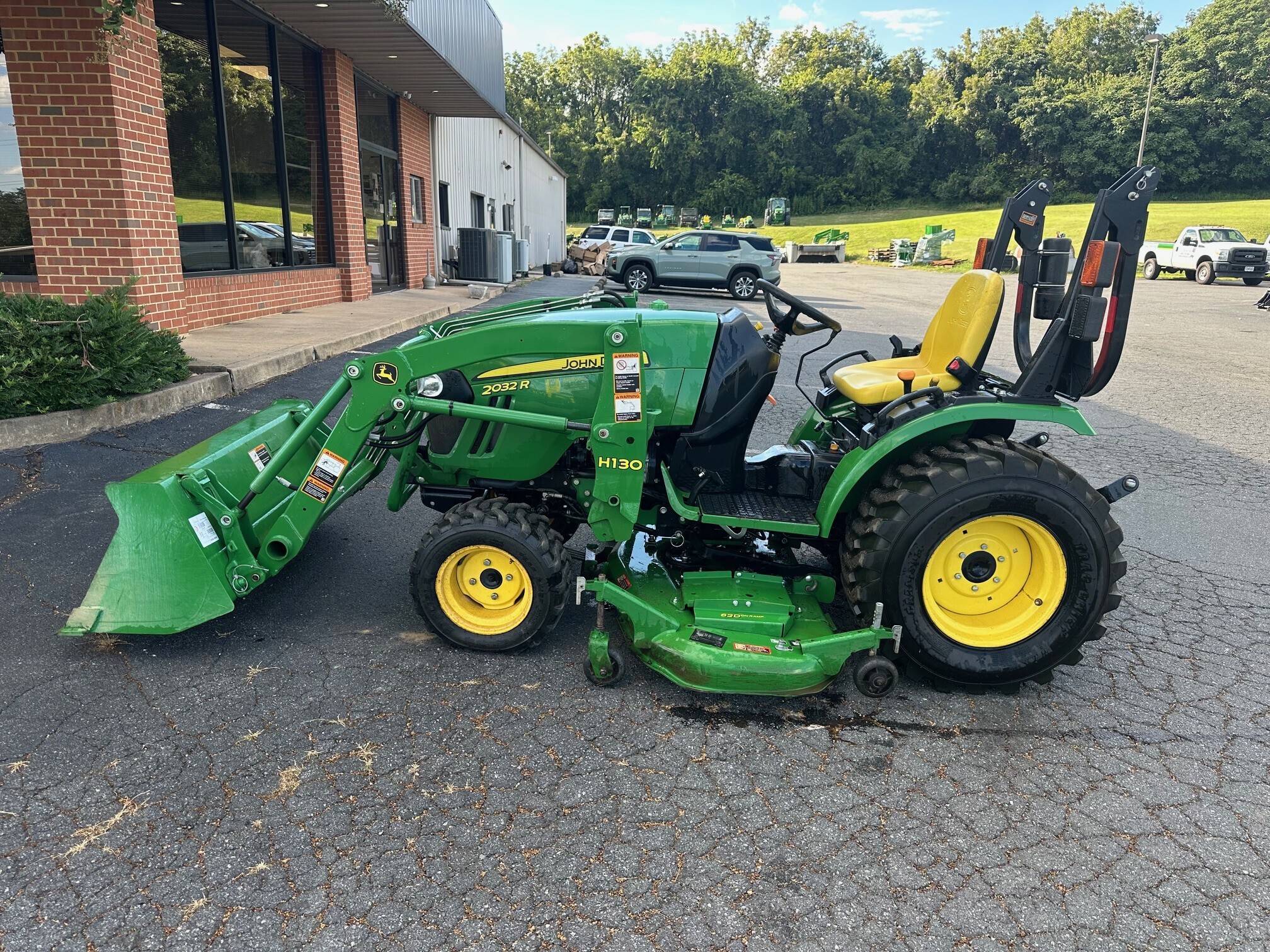 2015 John Deere 2032R Tractor