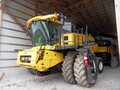 2014 New Holland CR8090 Combine