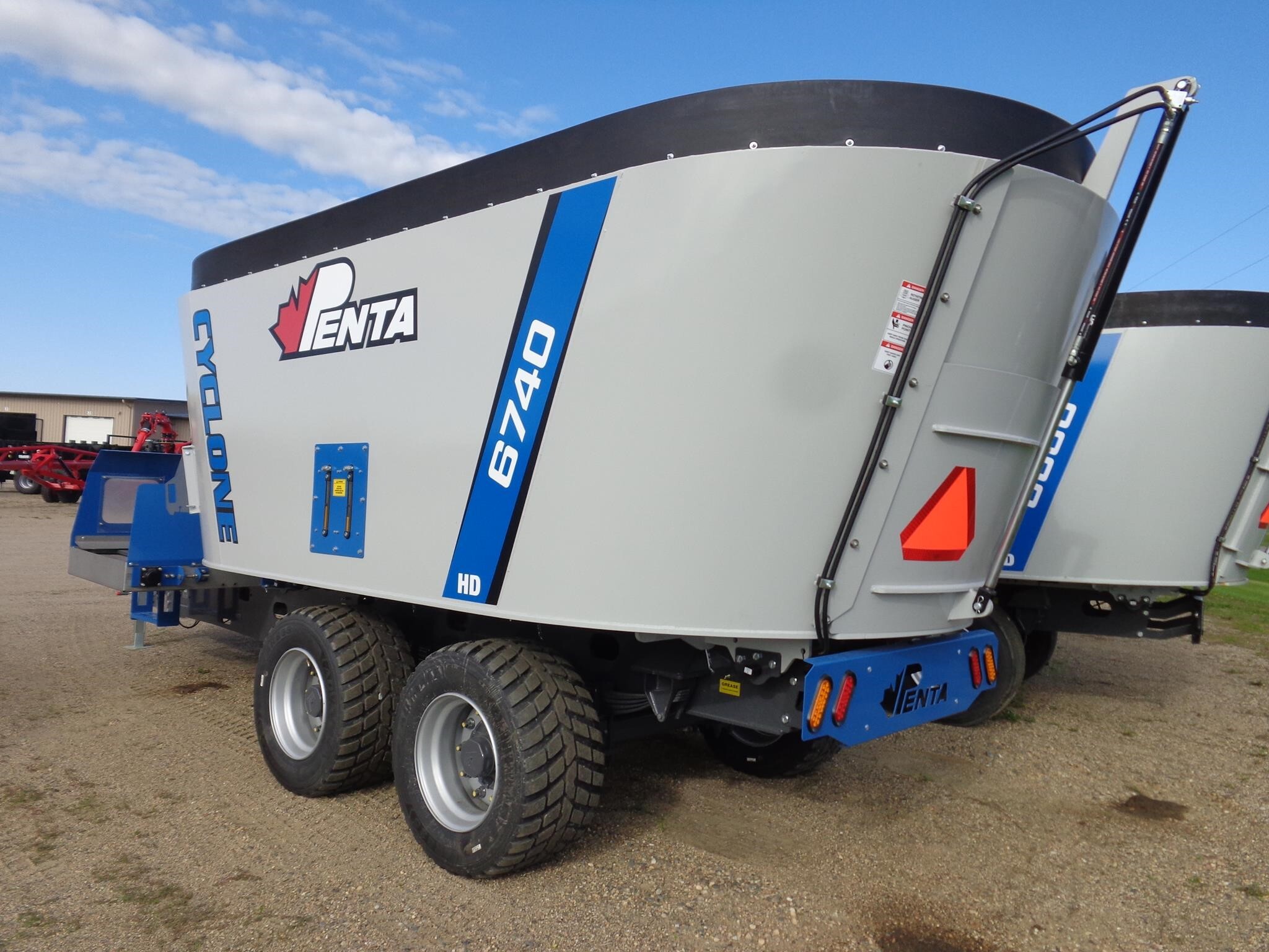  Penta 6740 Feed Wagon
