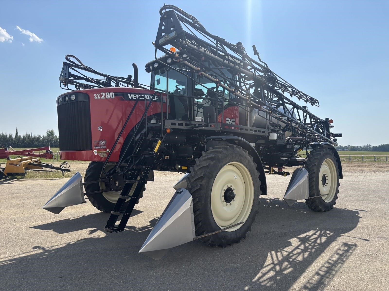 2016 Versatile SX280 Self-Propelled Sprayer