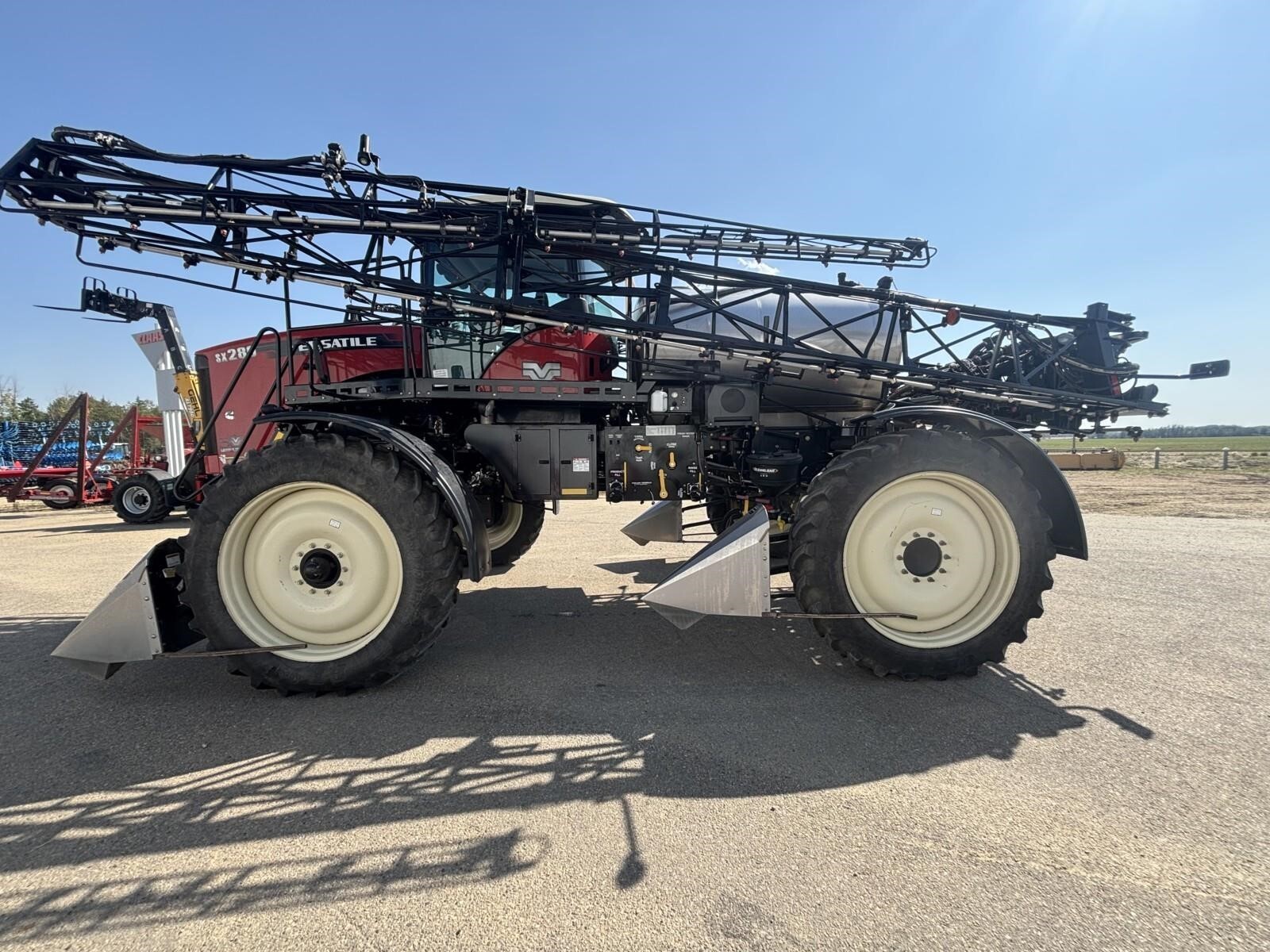 2016 Versatile SX280 Self-Propelled Sprayer